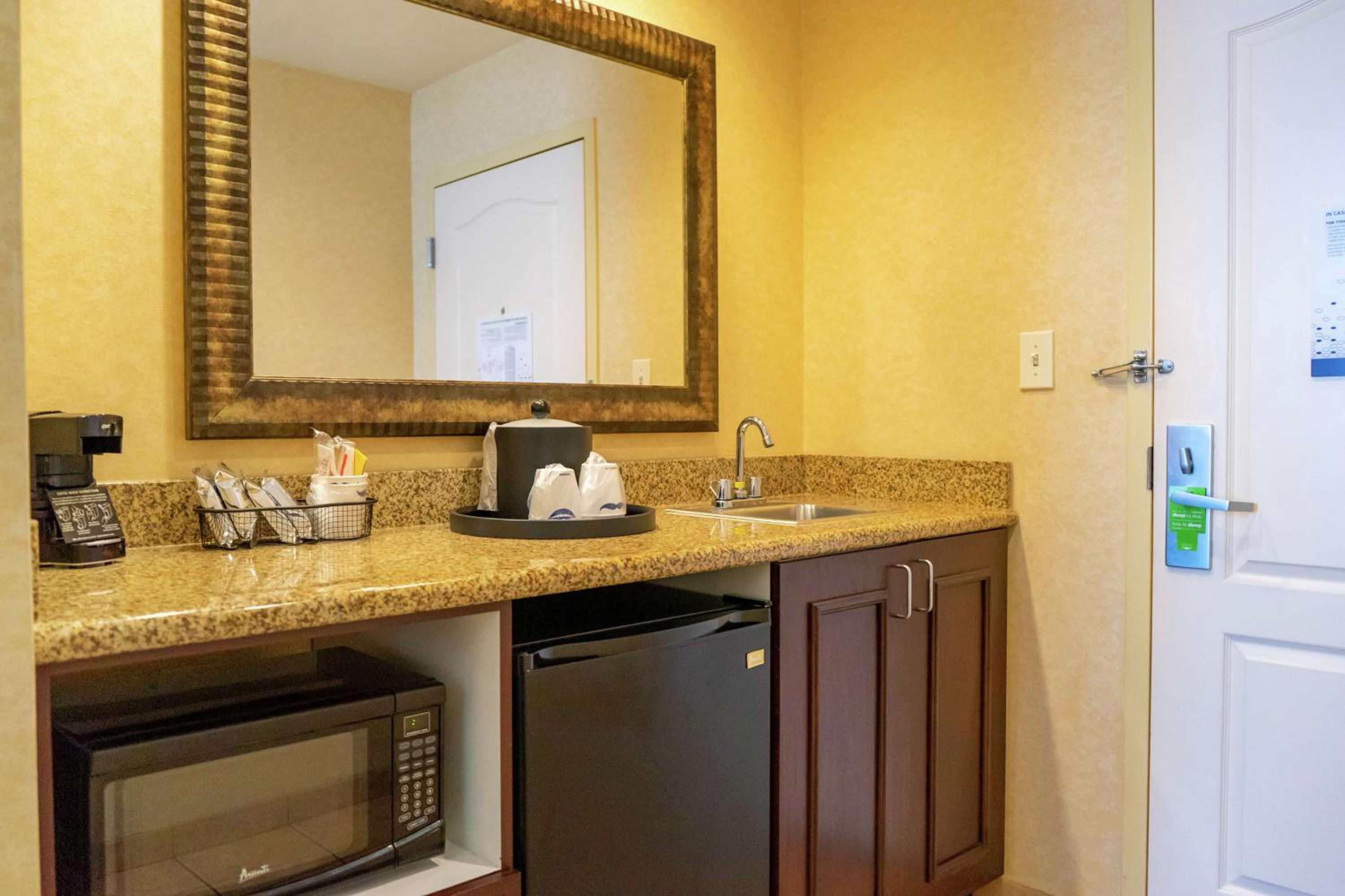 Roanoke Rapids Vacations - Hampton Inn Roanoke Rapids - Property Image 11