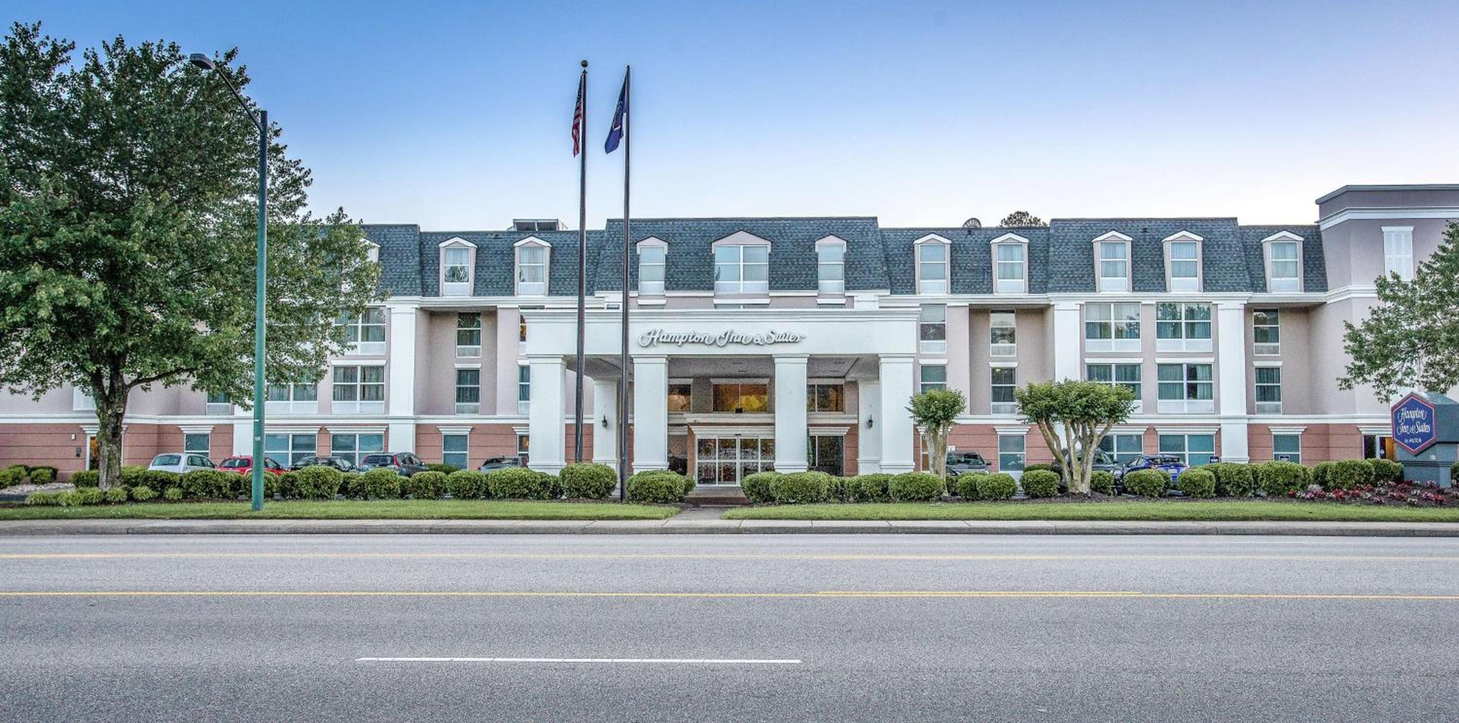 Hotel Hampton Inn & Suites Williamsburg-Richmond Road - Image 1