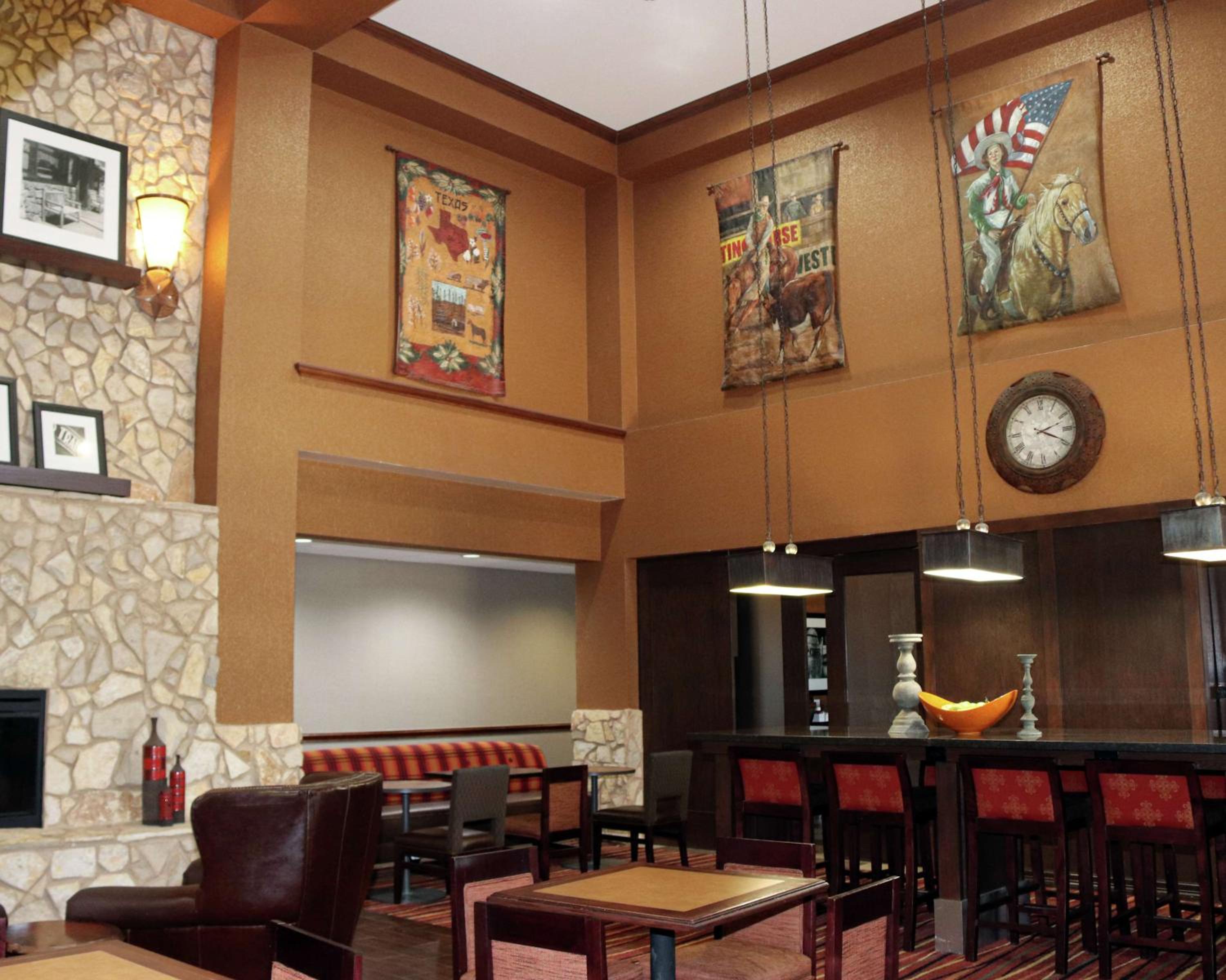 Stephenville Vacations - Hampton Inn and Suites Stephenville - Property Image 1