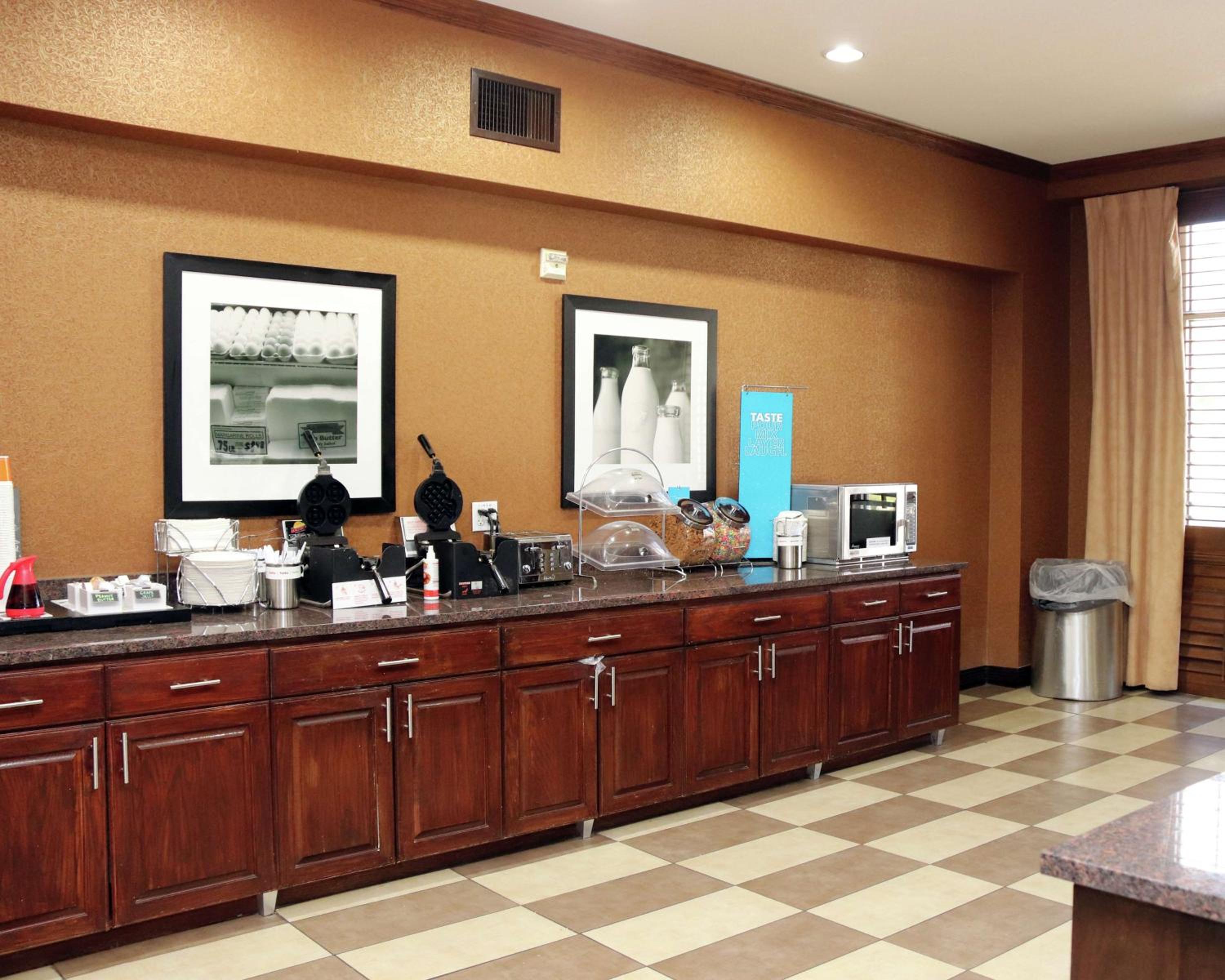 Stephenville Vacations - Hampton Inn and Suites Stephenville - Property Image 12