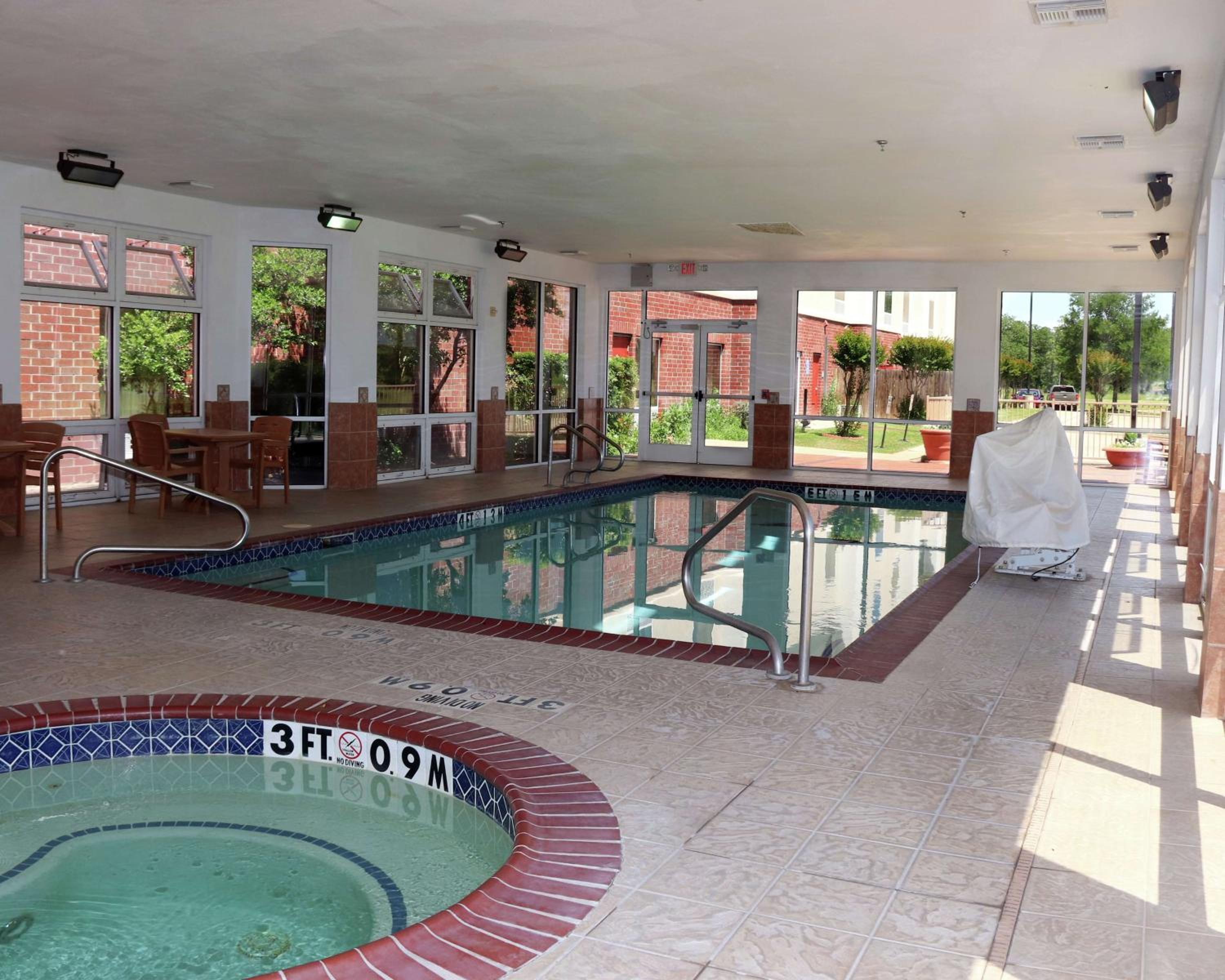 Stephenville Vacations - Hampton Inn and Suites Stephenville - Property Image 10