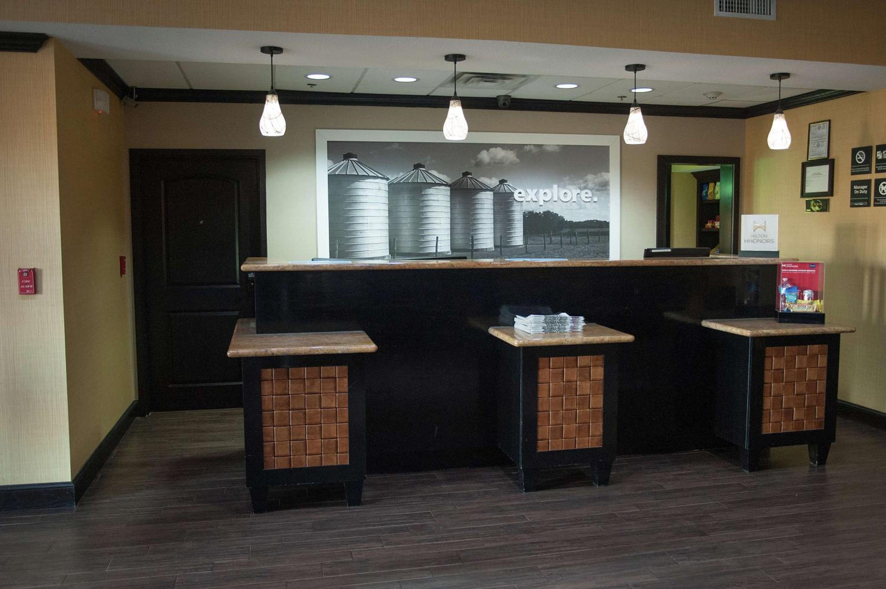 Palestine Vacations - Hampton Inn  Suites Palestine - Property Image 7