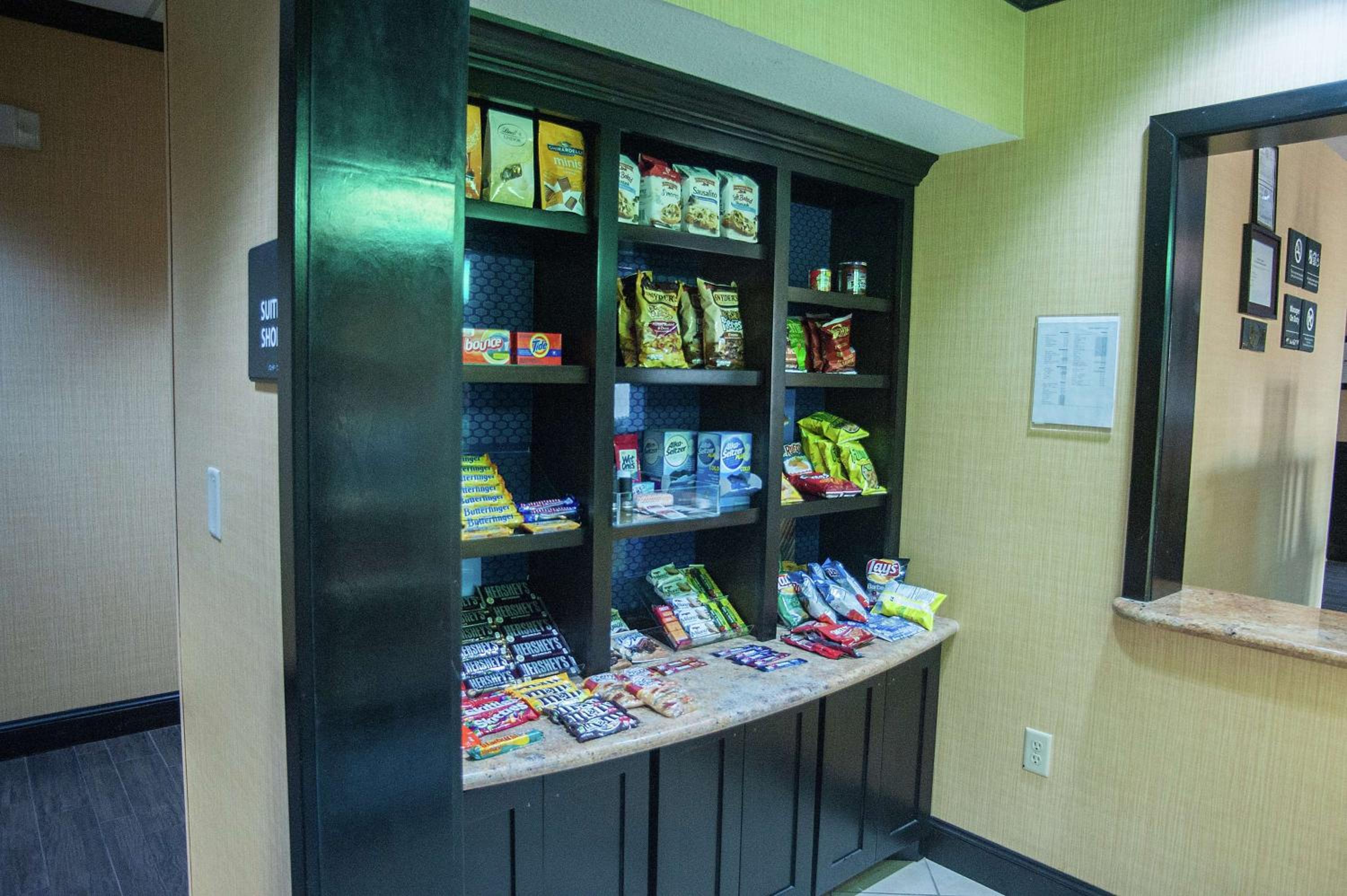 Palestine Vacations - Hampton Inn  Suites Palestine - Property Image 4