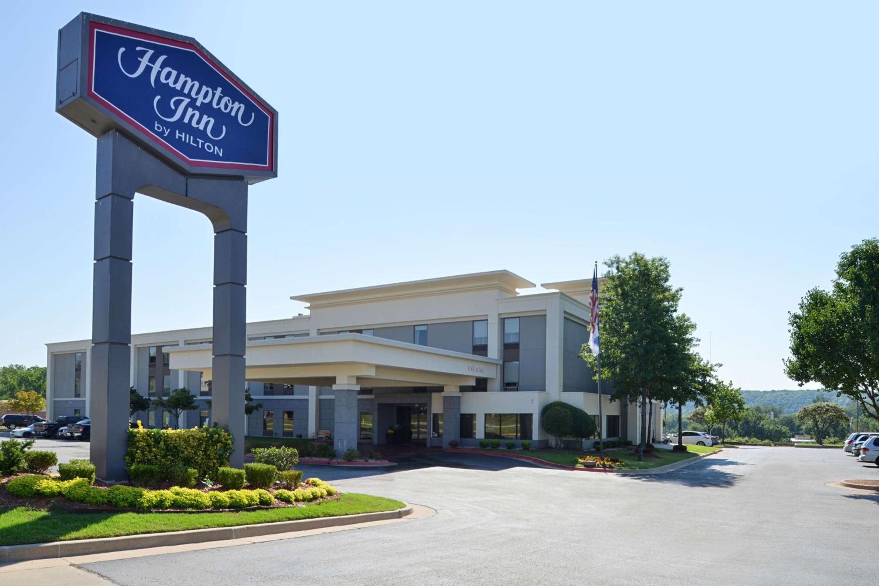 Hotel Hampton Inn Tulsa Sand Springs - Image 1