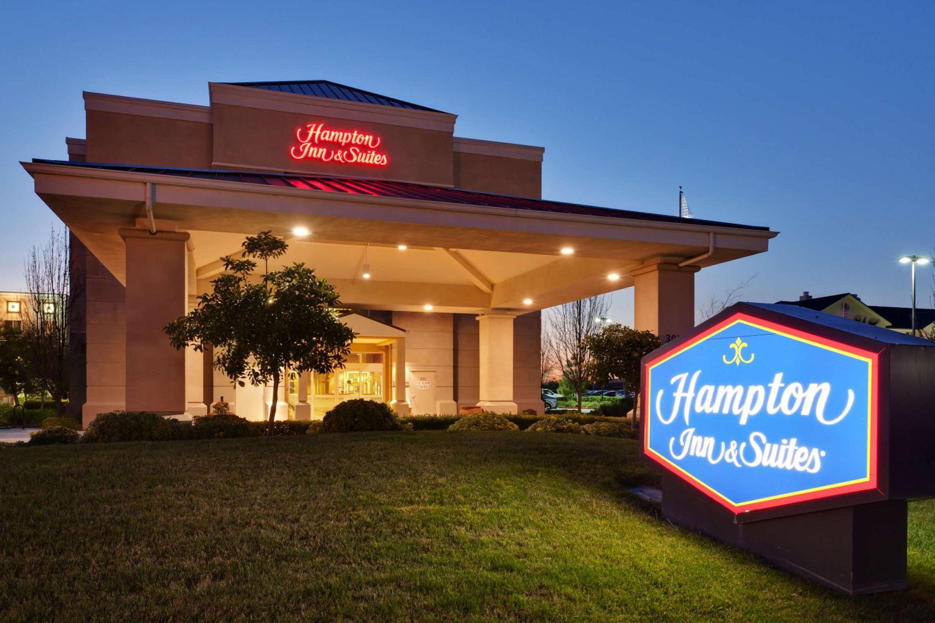 Hotel Hampton Inn & Suites Sacramento-Airport-Natomas - Image 1