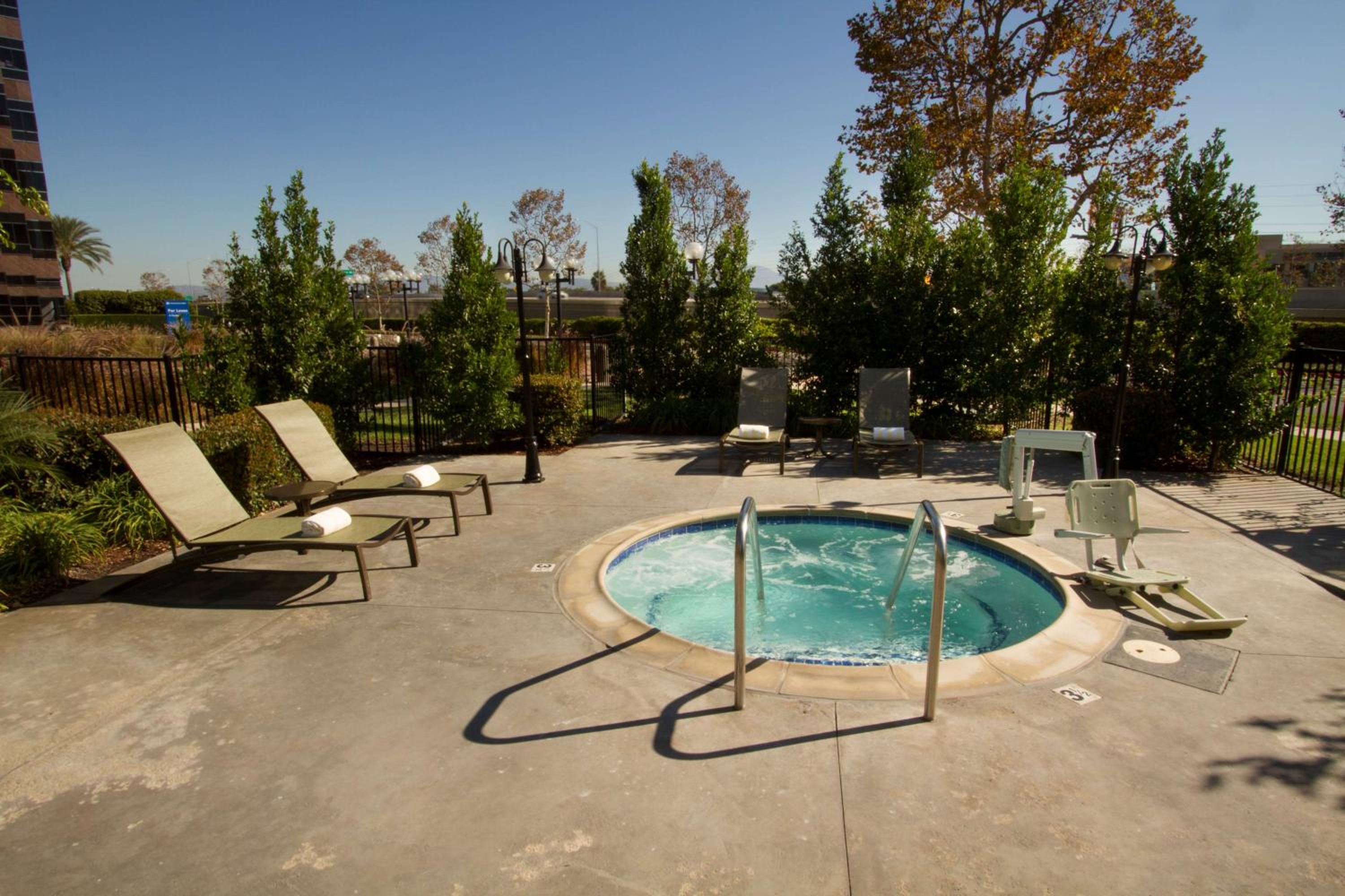 Santa Ana Vacations - DoubleTree by Hilton Orange County Airport - Property Image 9