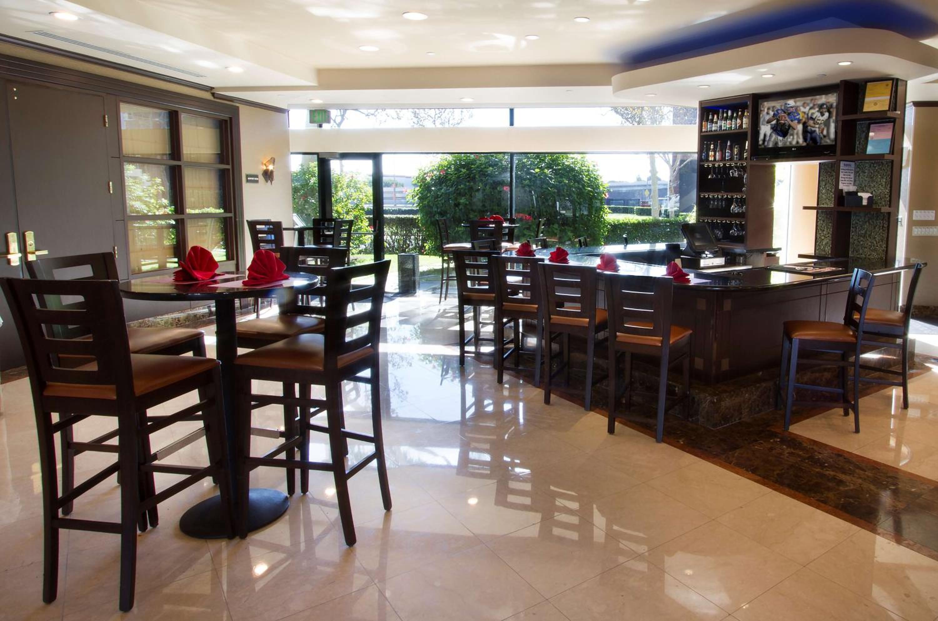 Santa Ana Vacations - DoubleTree by Hilton Orange County Airport - Property Image 15