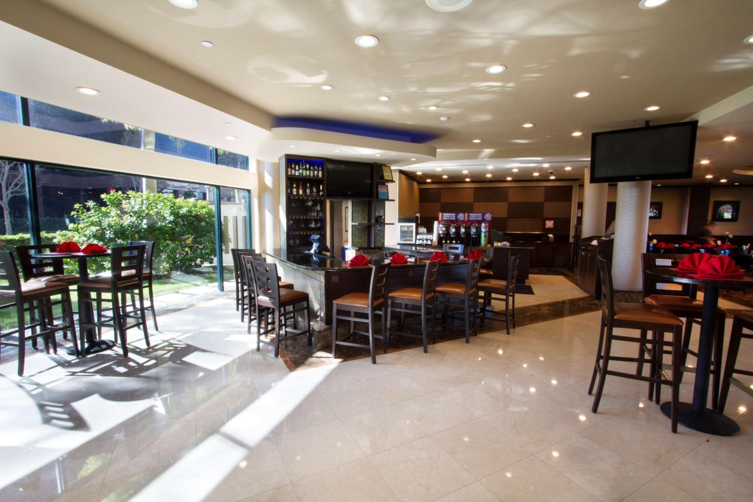 Santa Ana Vacations - DoubleTree by Hilton Orange County Airport - Property Image 16