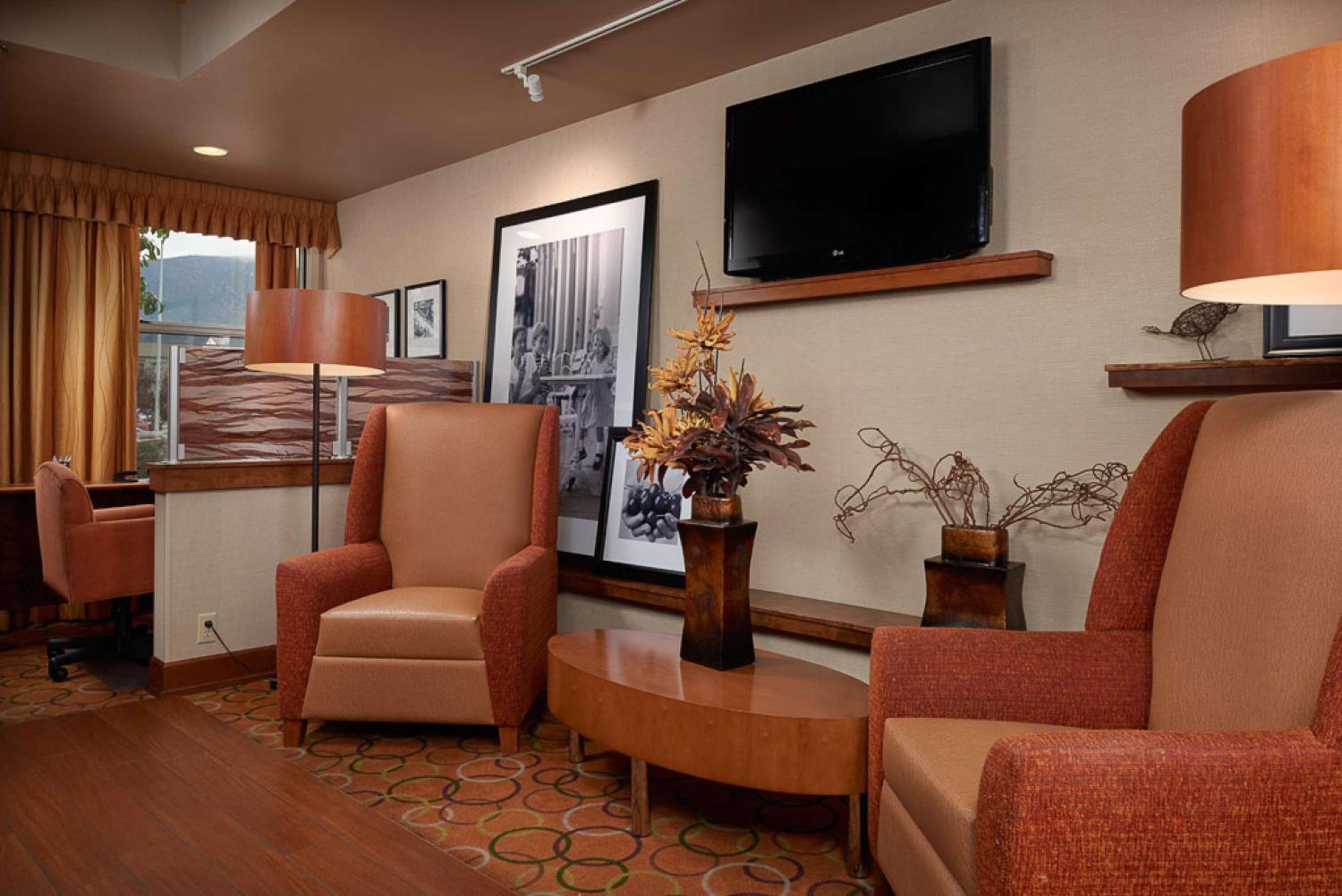 Butte Vacations - Hampton Inn Butte - Property Image 3