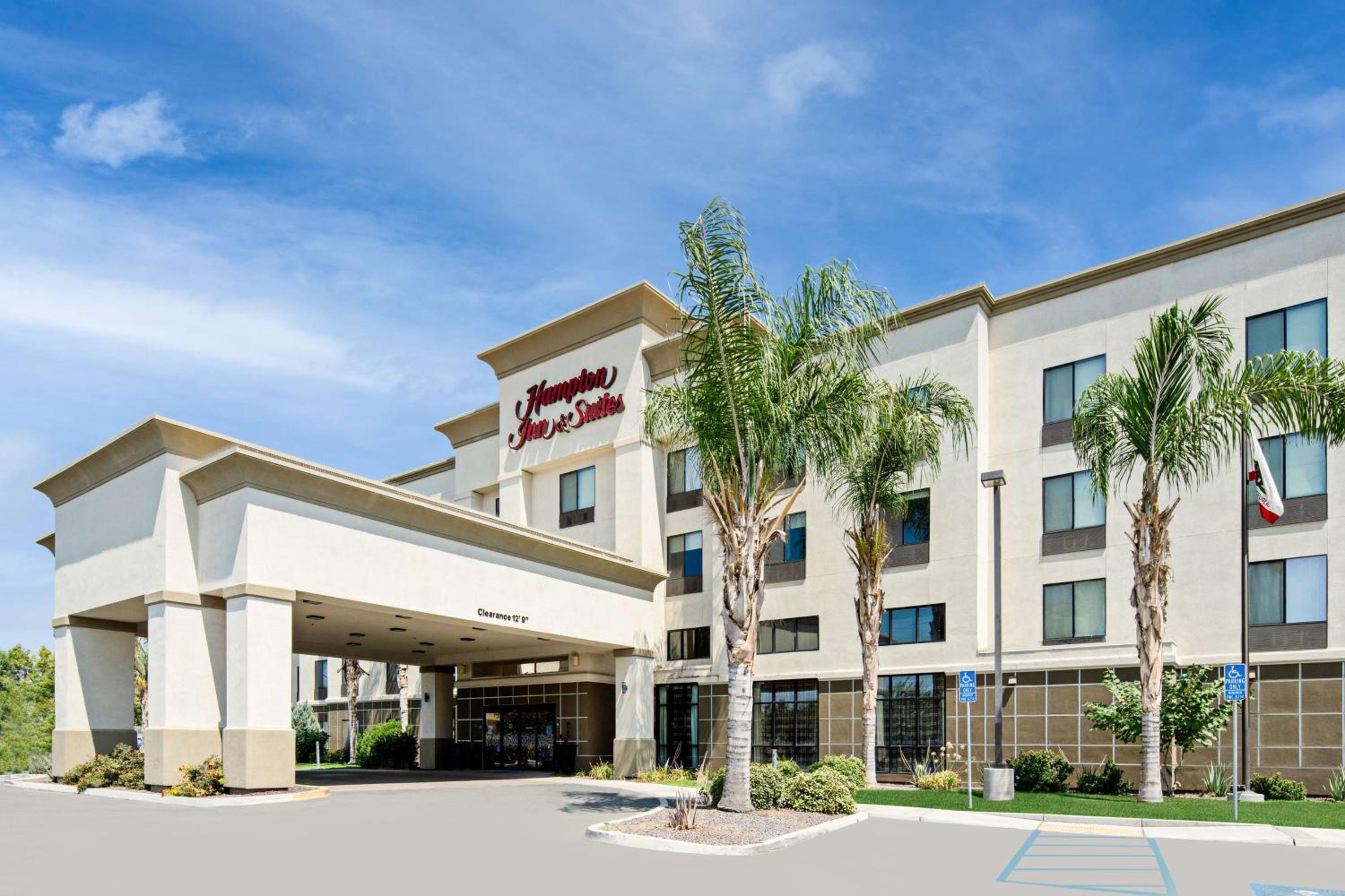 Hotel Hampton Inn and Suites Bakersfield / Highway 58 - Image 1