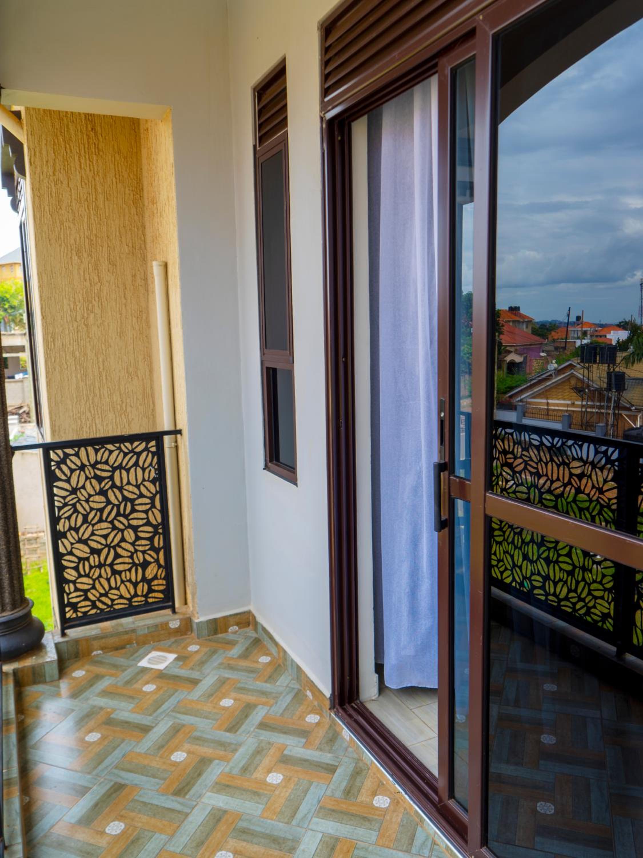 Trine Comfort- 1 bedroom apartment, Kyanja-Ring Rd, Mugulusi close view 3