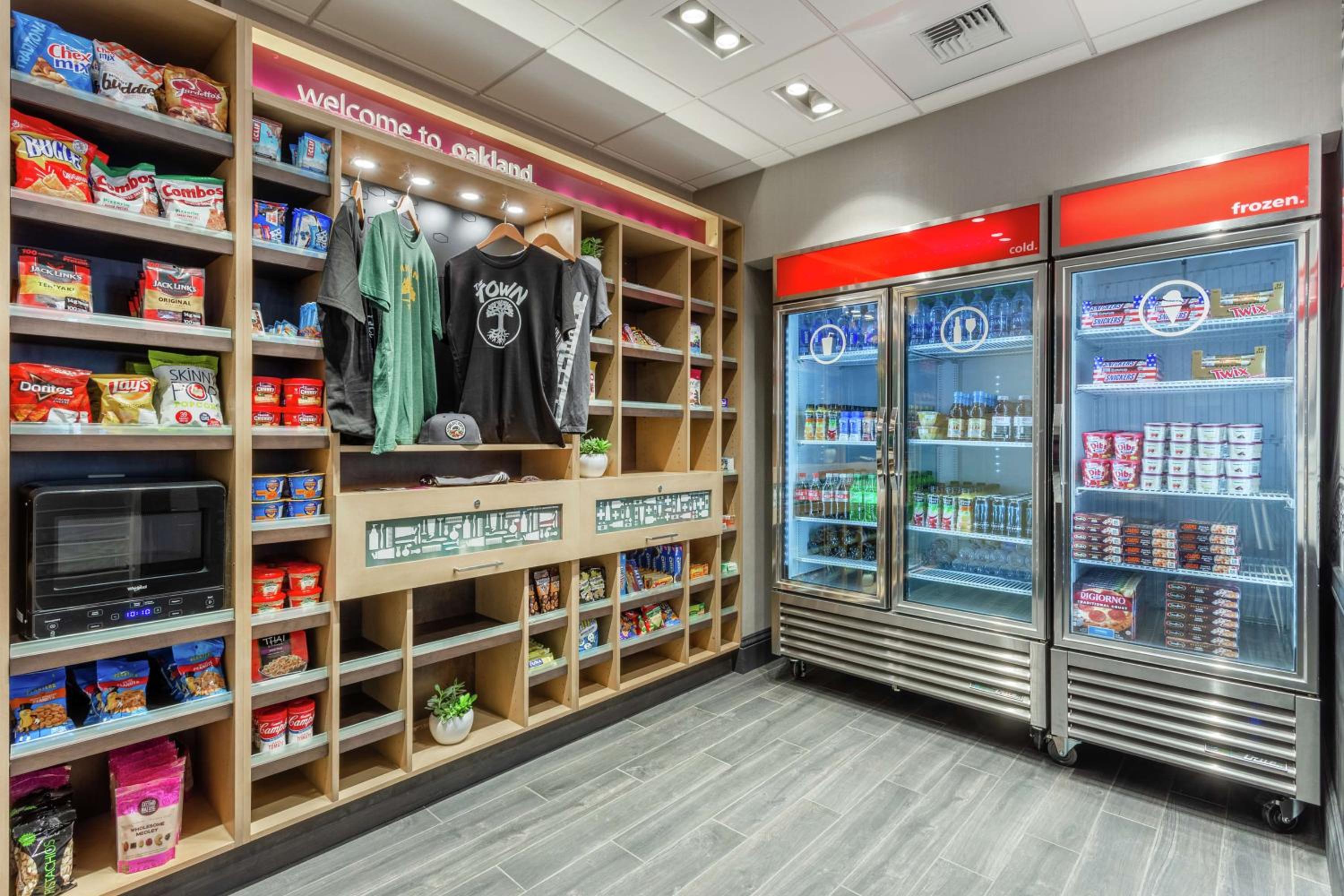 Oakland Vacations - Hampton Inn Oakland Downtown-City Center - Property Image 8