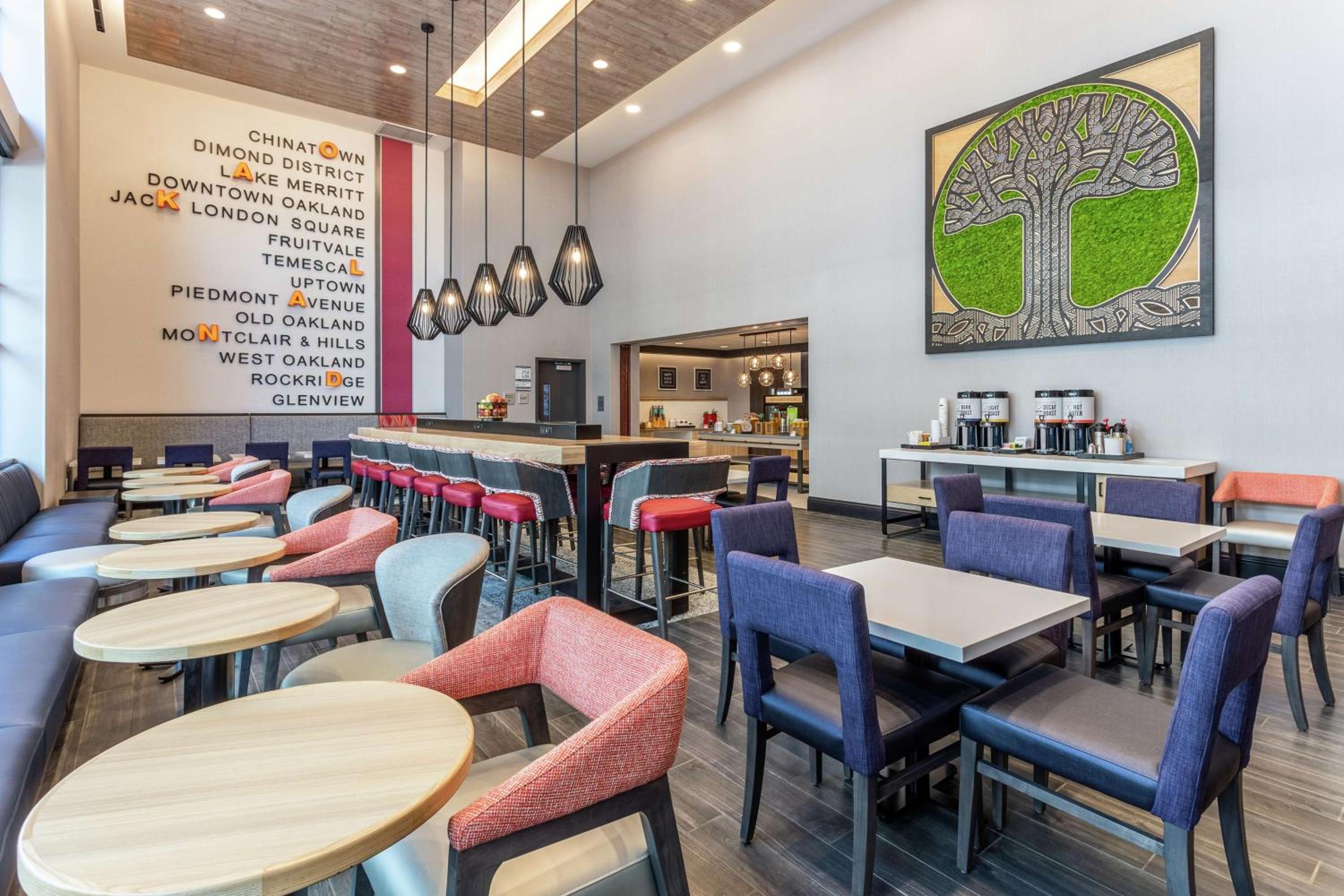 Oakland Vacations - Hampton Inn Oakland Downtown-City Center - Property Image 7