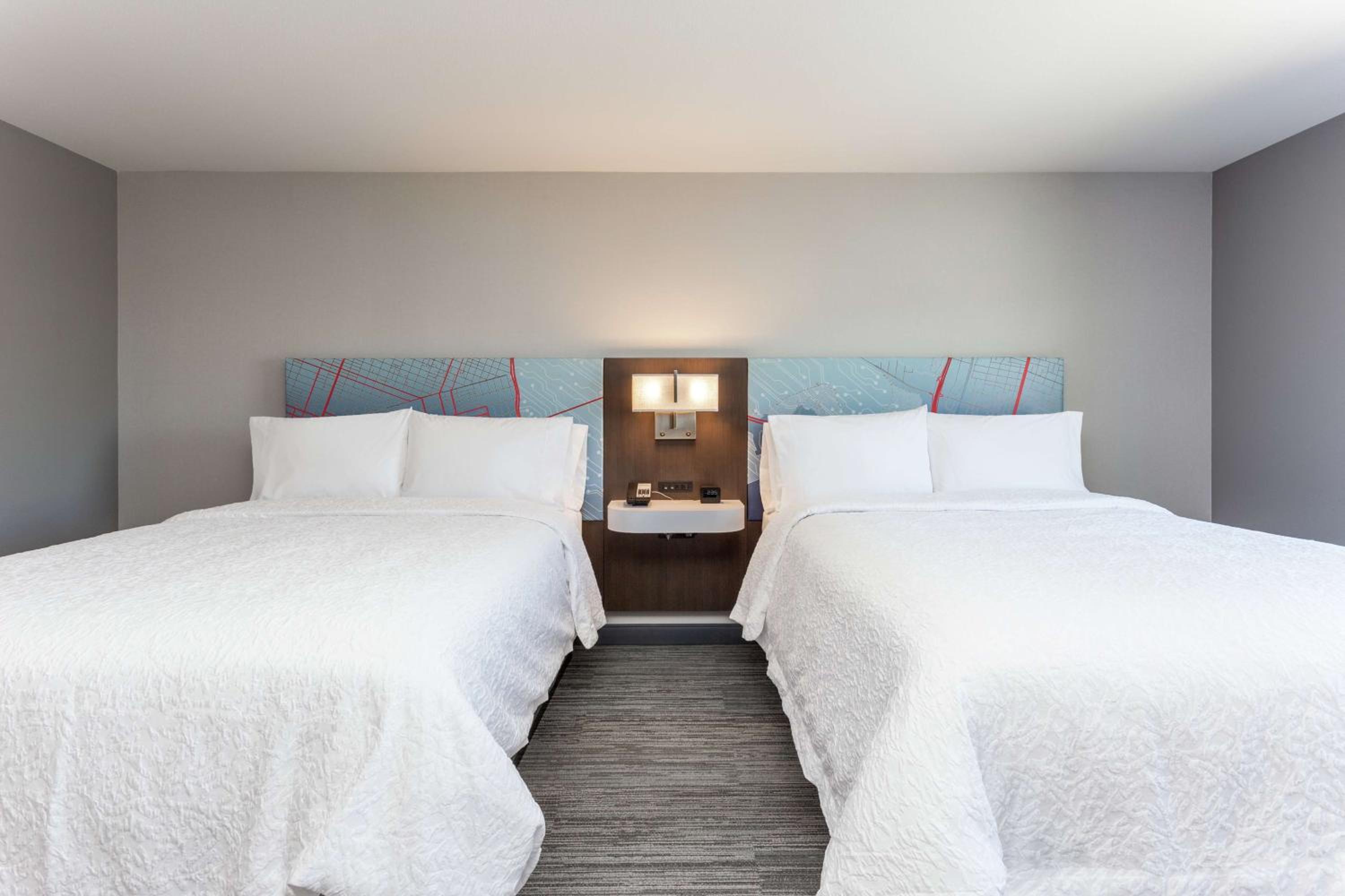 Oakland Vacations - Hampton Inn Oakland Downtown-City Center - Property Image 3