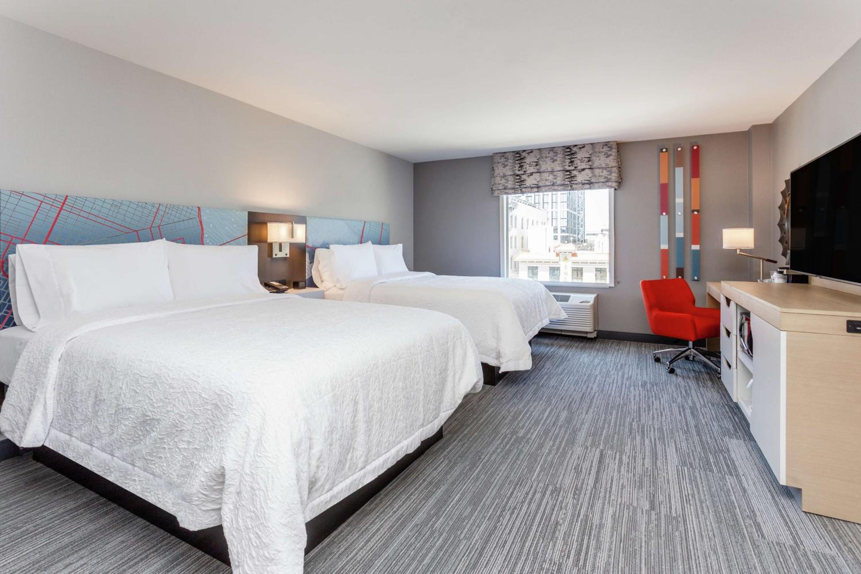 Oakland Vacations - Hampton Inn Oakland Downtown-City Center - Property Image 4
