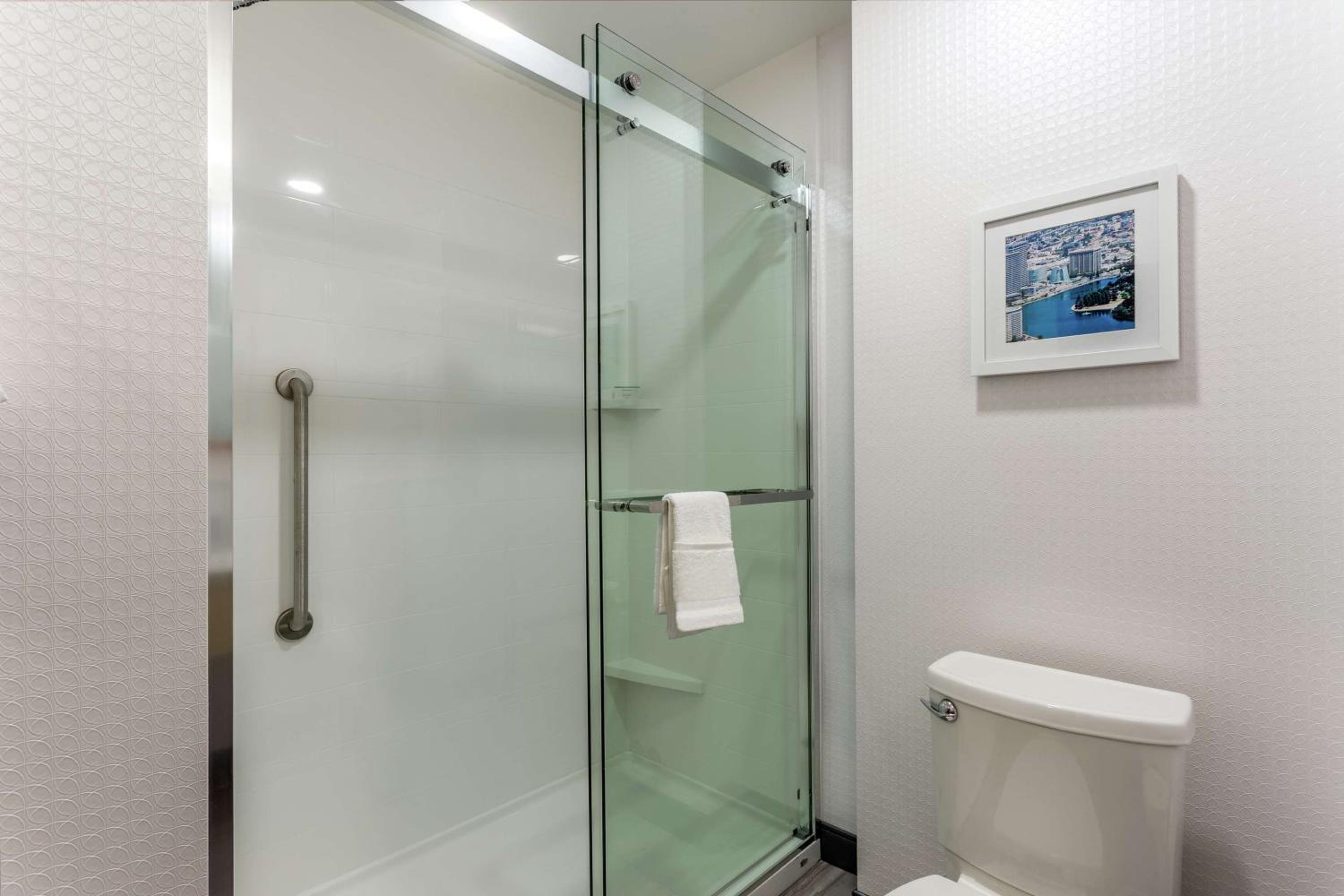 Oakland Vacations - Hampton Inn Oakland Downtown-City Center - Property Image 20