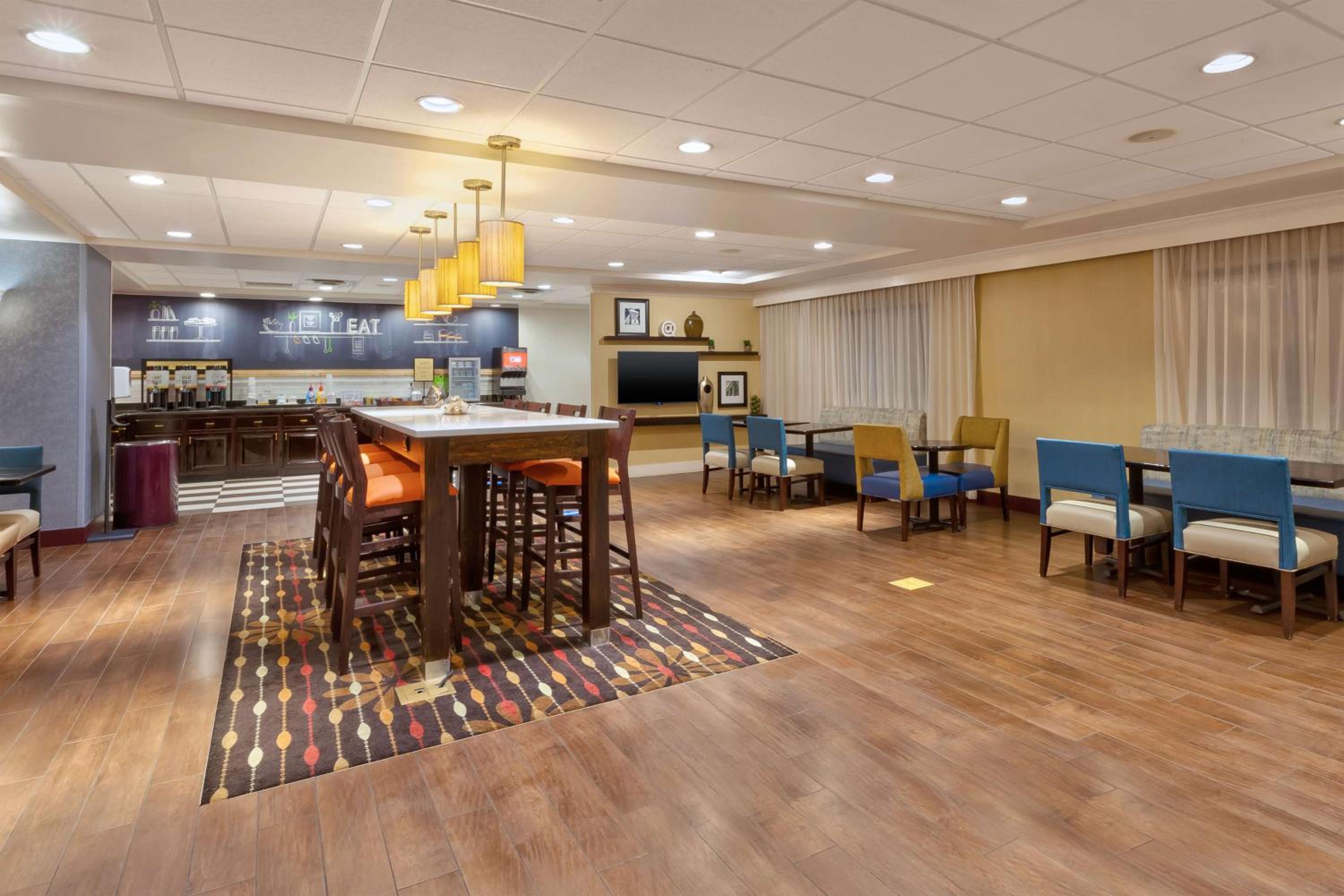 Hampton Inn Waterbury - Property Image 18