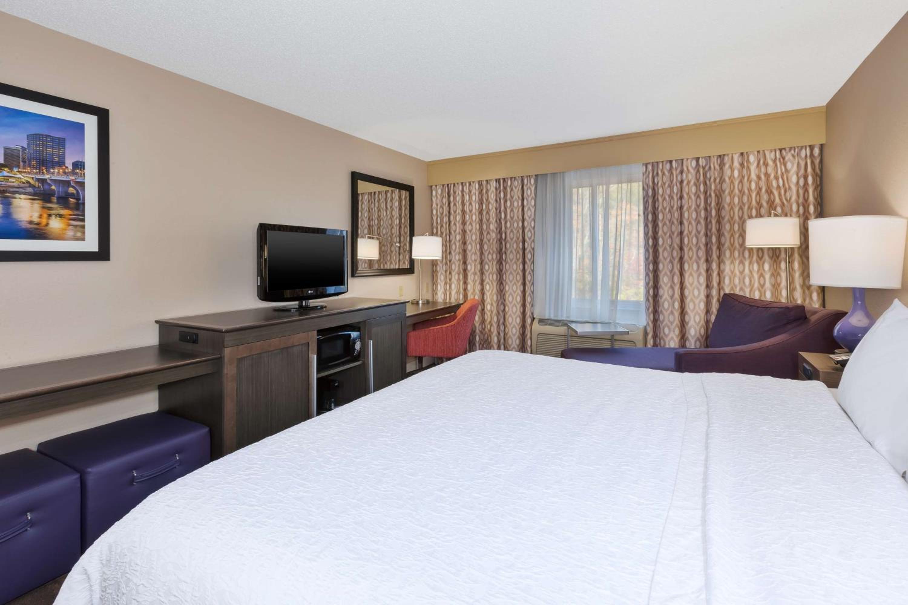 Hampton Inn Waterbury - Property Image 1