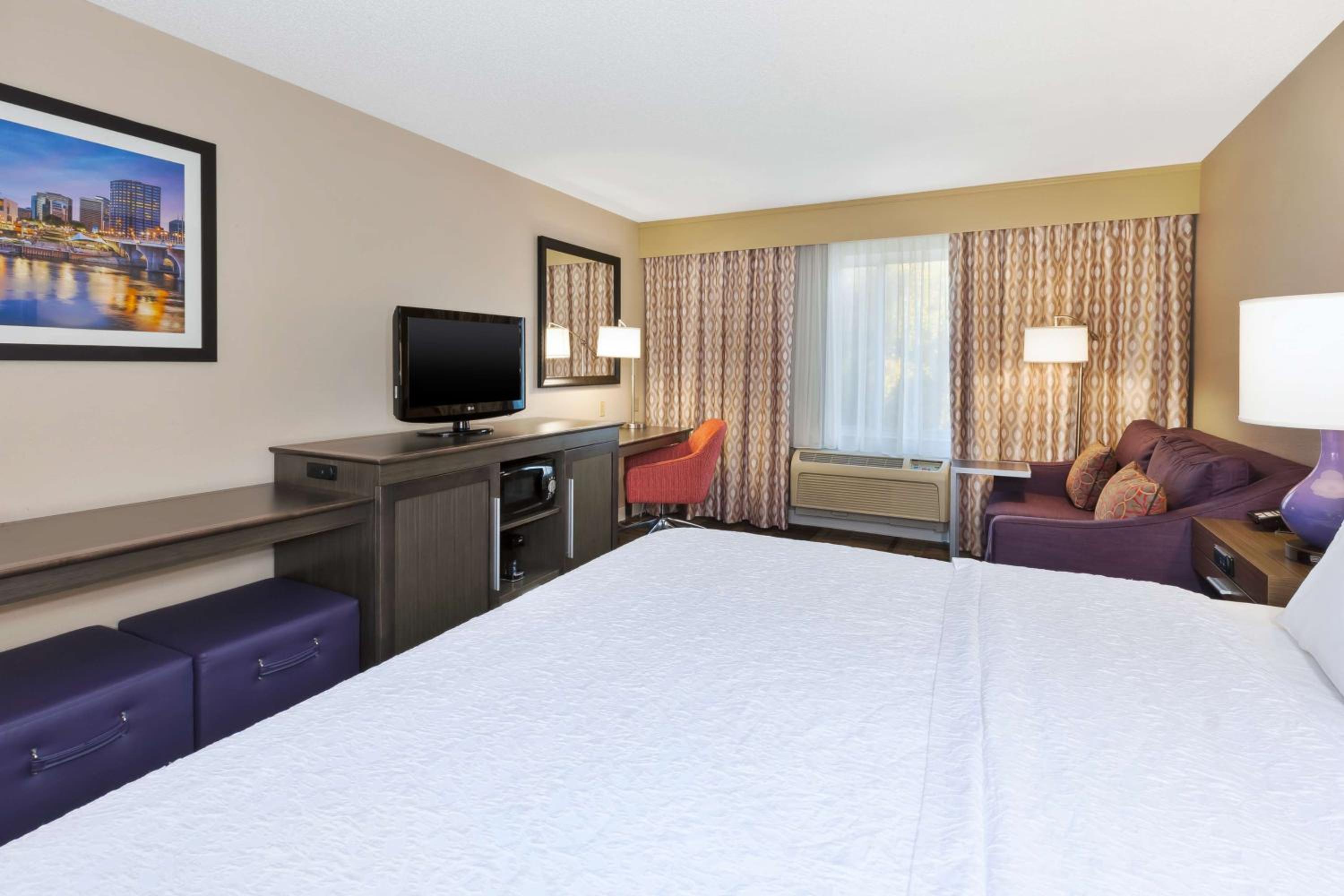 Hampton Inn Waterbury - Property Image 8