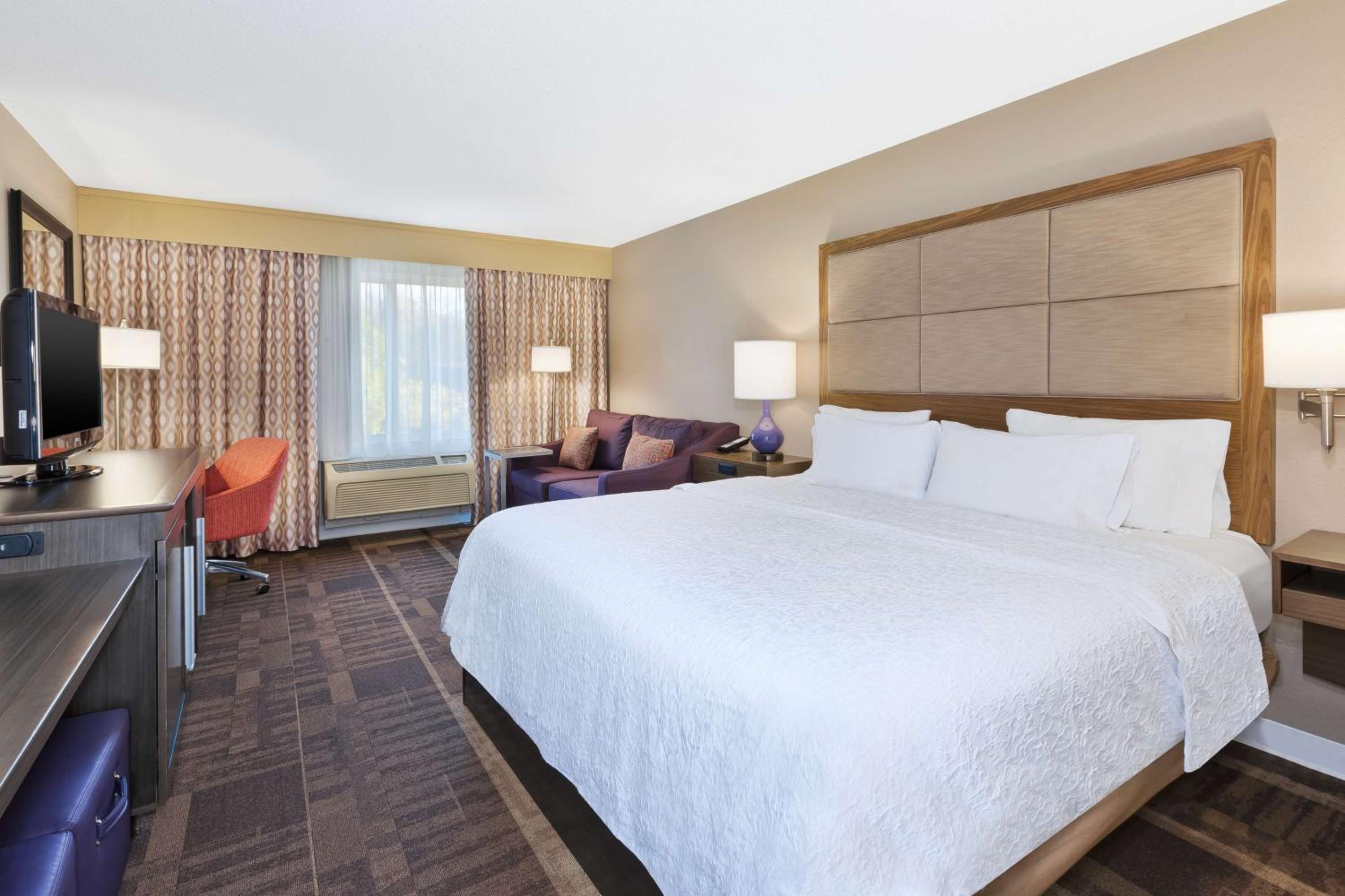 Hampton Inn Waterbury - Property Image 7