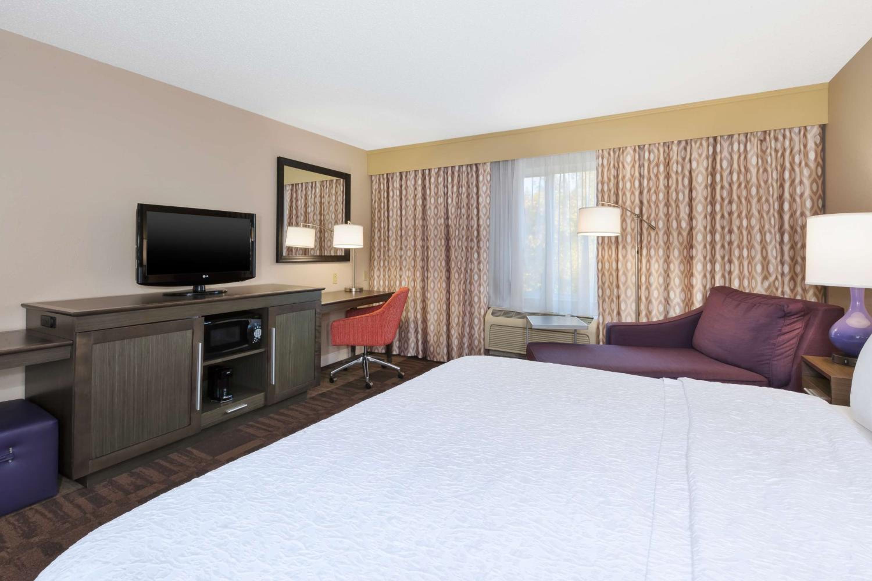 Hampton Inn Waterbury - Property Image 4