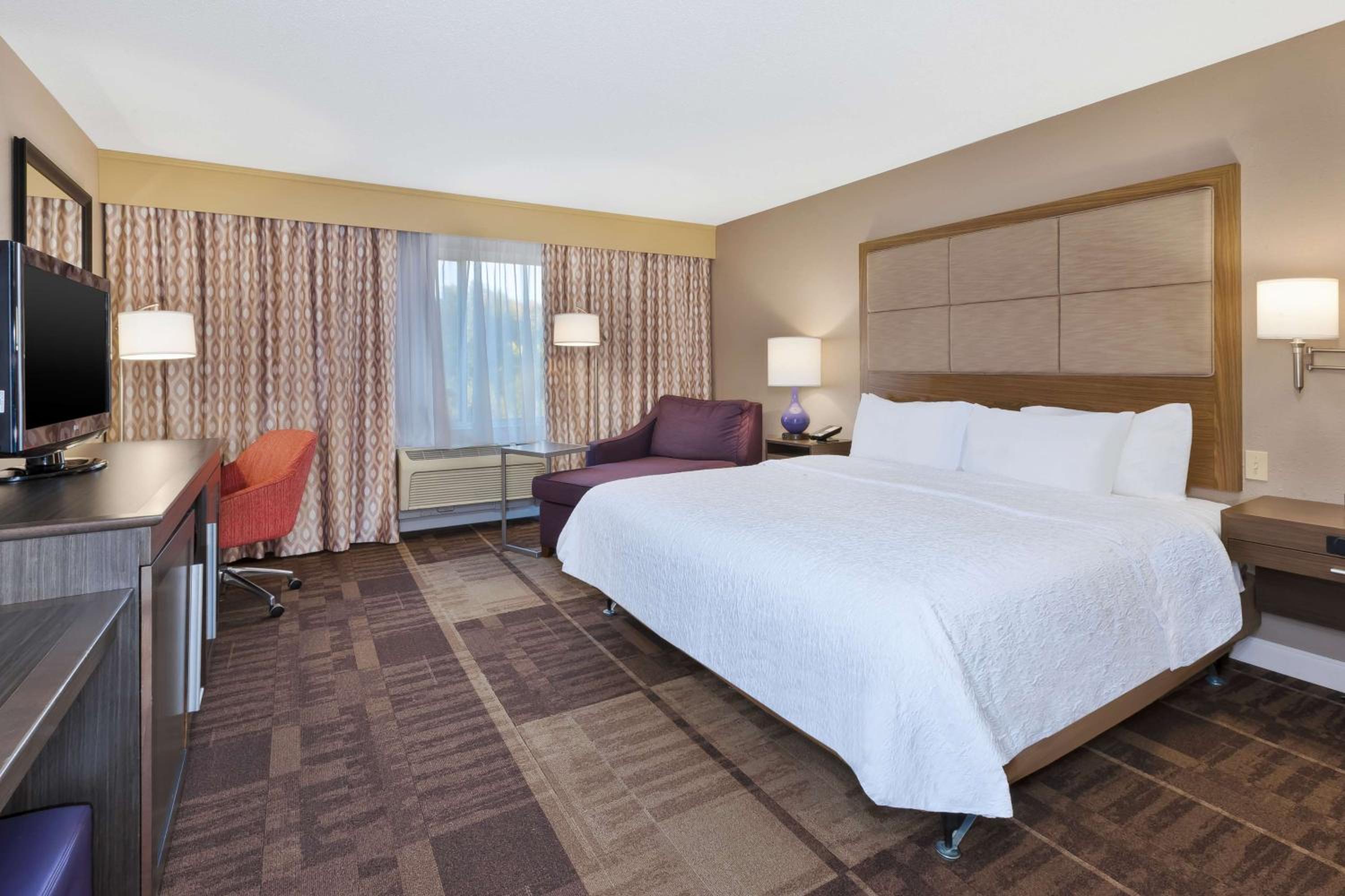 Hampton Inn Waterbury - Property Image 3