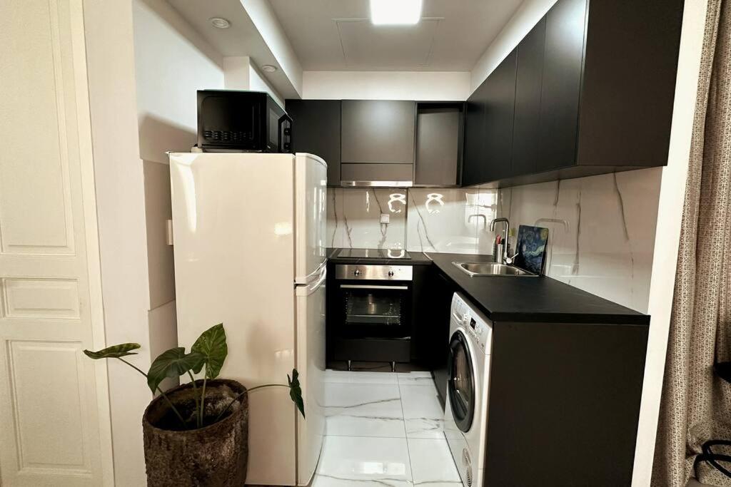 Atelier, an athenian apartment