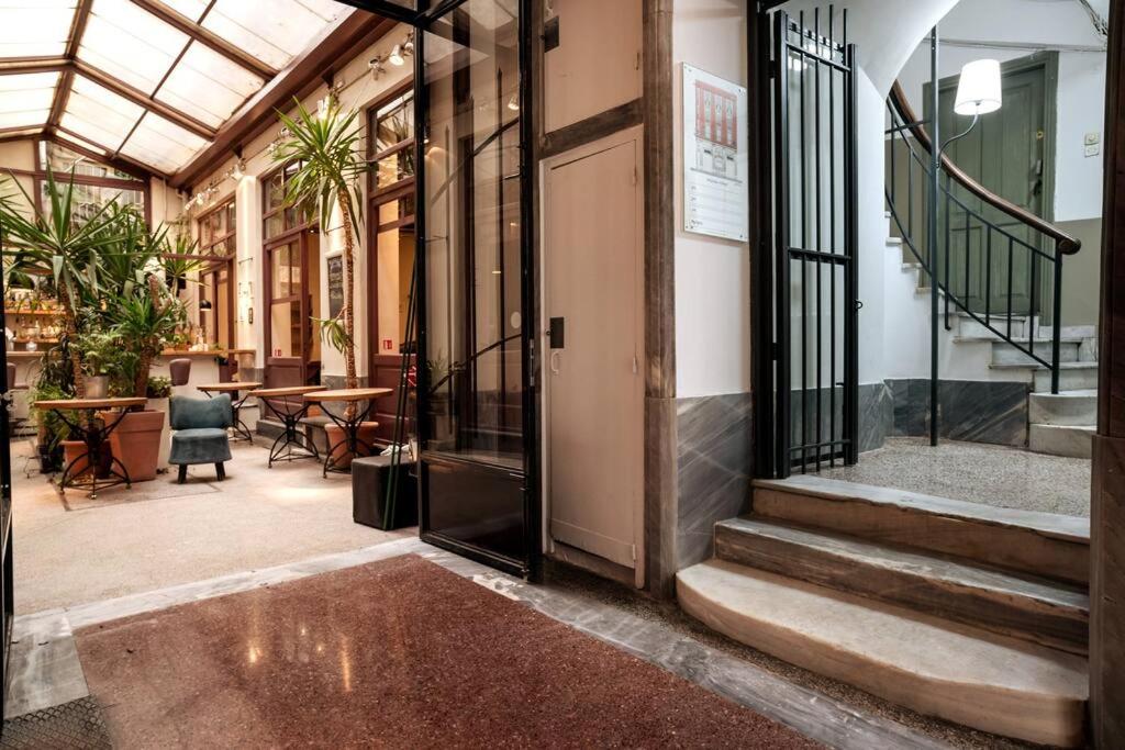 Atelier, an athenian apartment