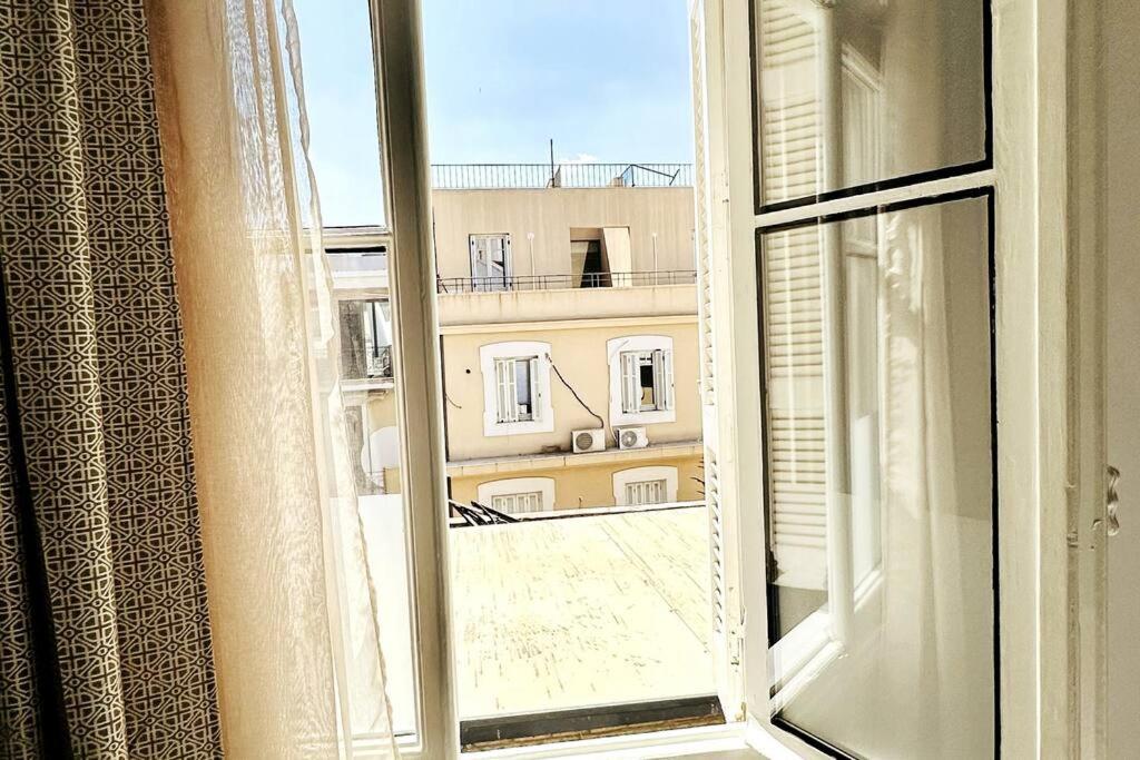 Atelier, an athenian apartment