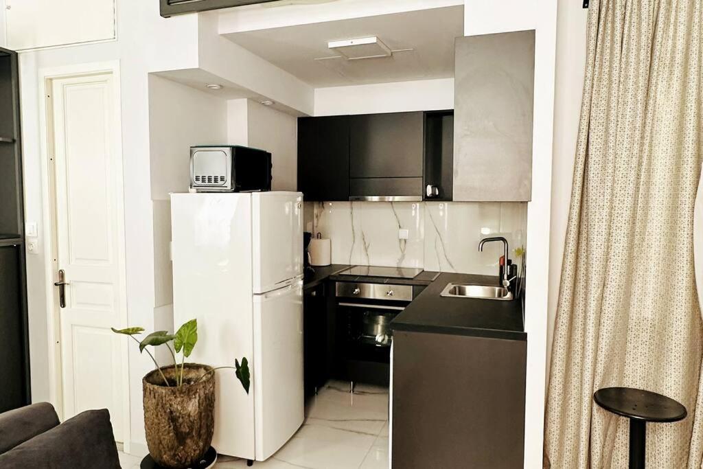 Atelier, an athenian apartment