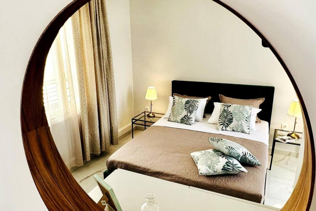 Atelier, an athenian apartment
