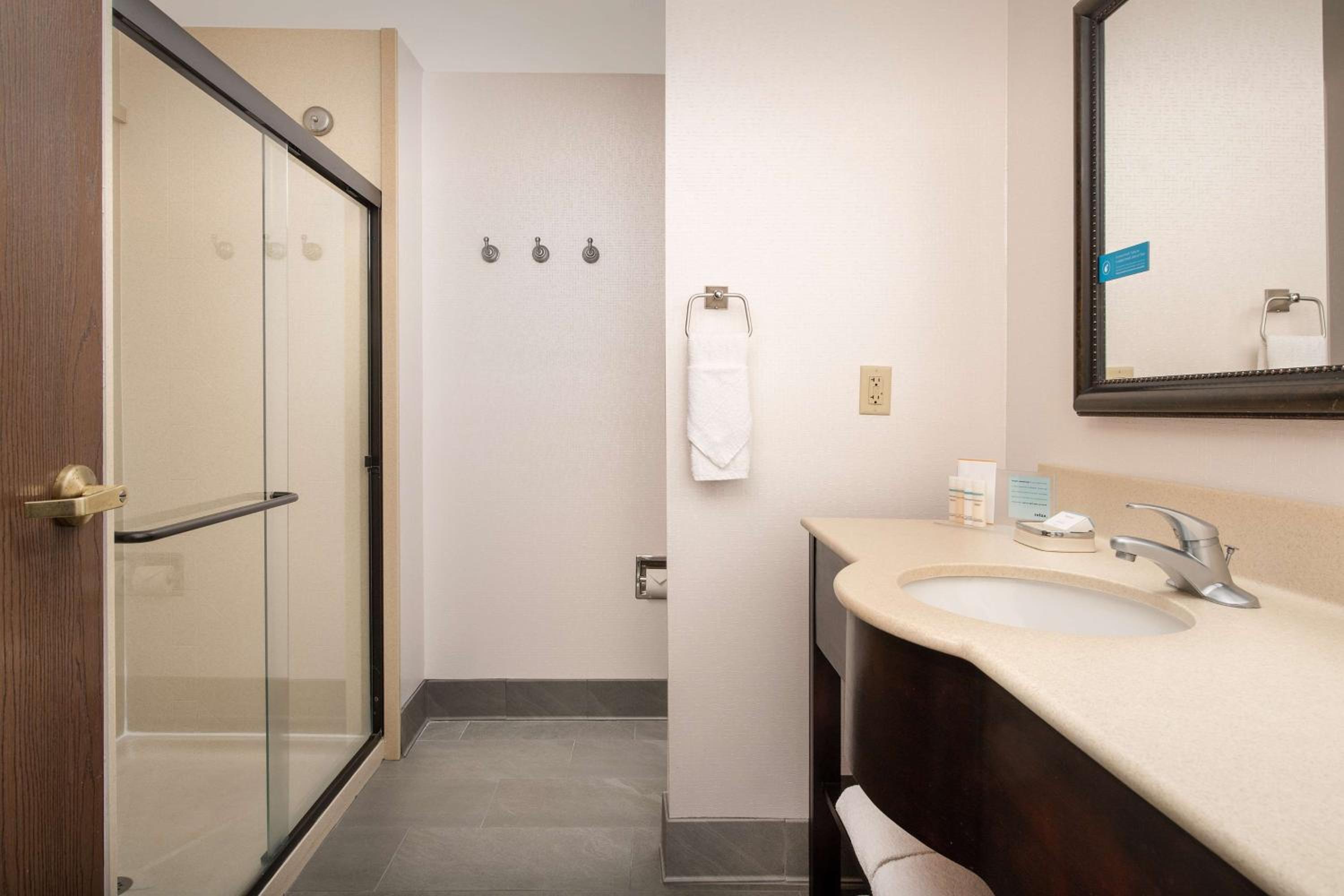 Lake City Vacations - Hampton Inn  Suites Lake City - Property Image 3