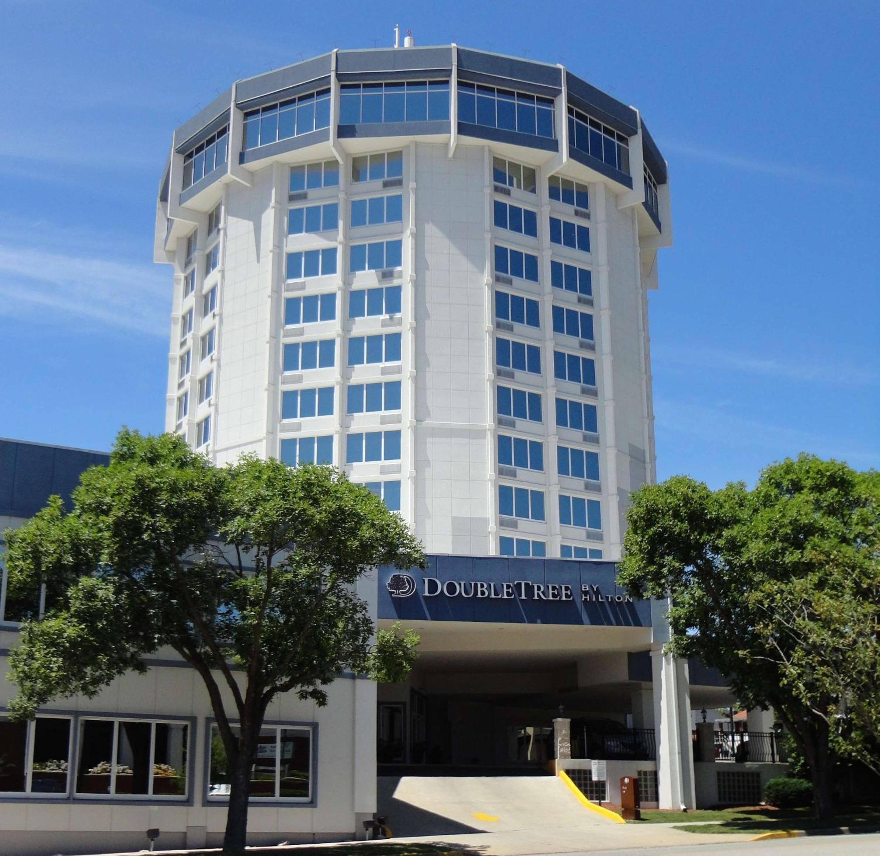 Jefferson City Vacations - DoubleTree by Hilton Jefferson City - Property Image 1