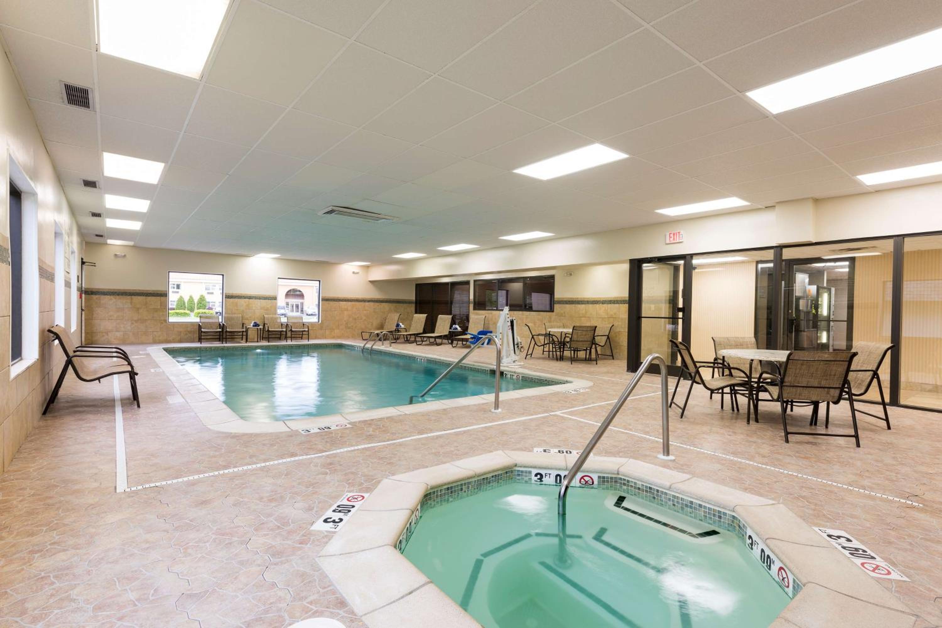 Port Huron Vacations - Hampton Inn Port Huron - Property Image 5