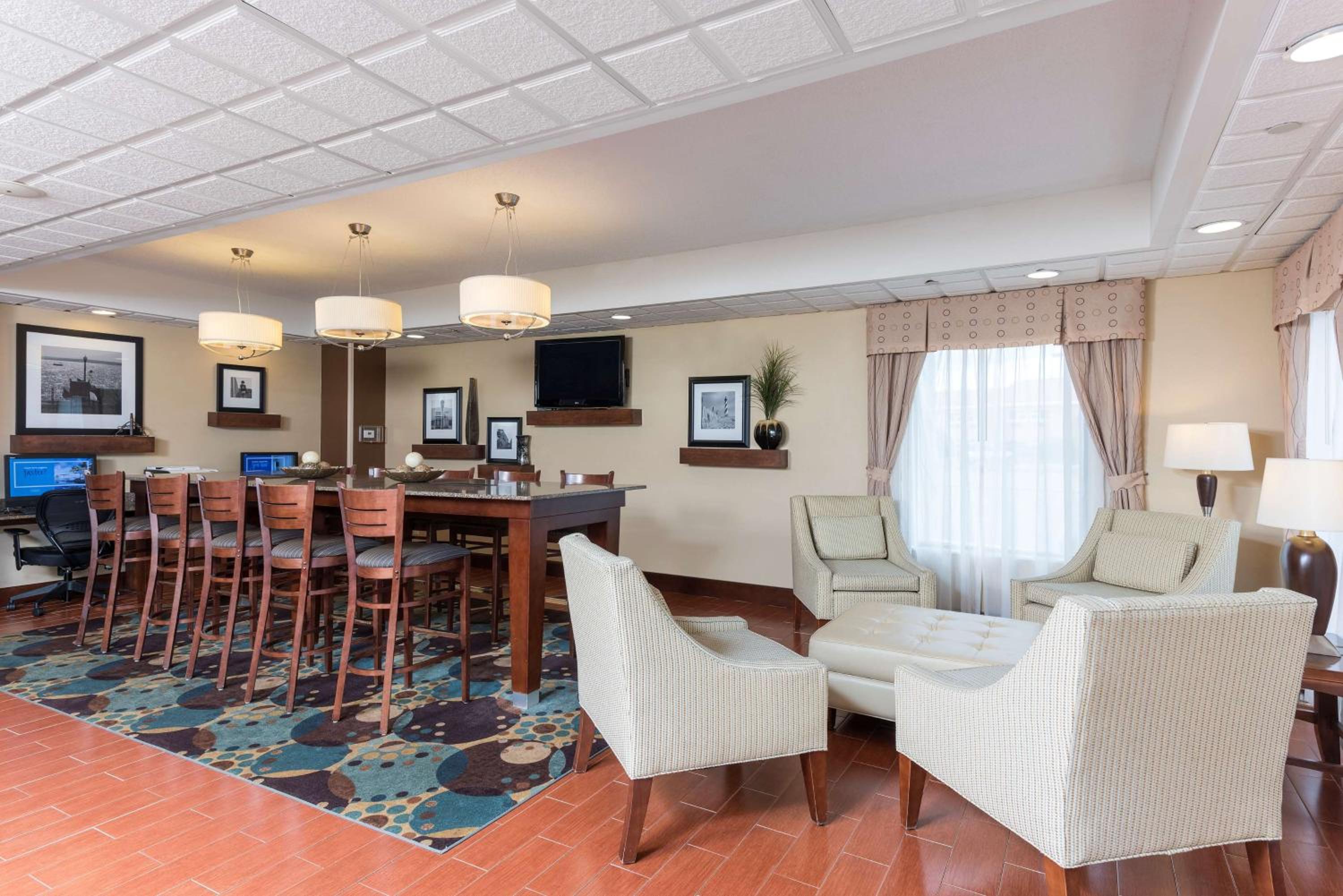 Port Huron Vacations - Hampton Inn Port Huron - Property Image 3