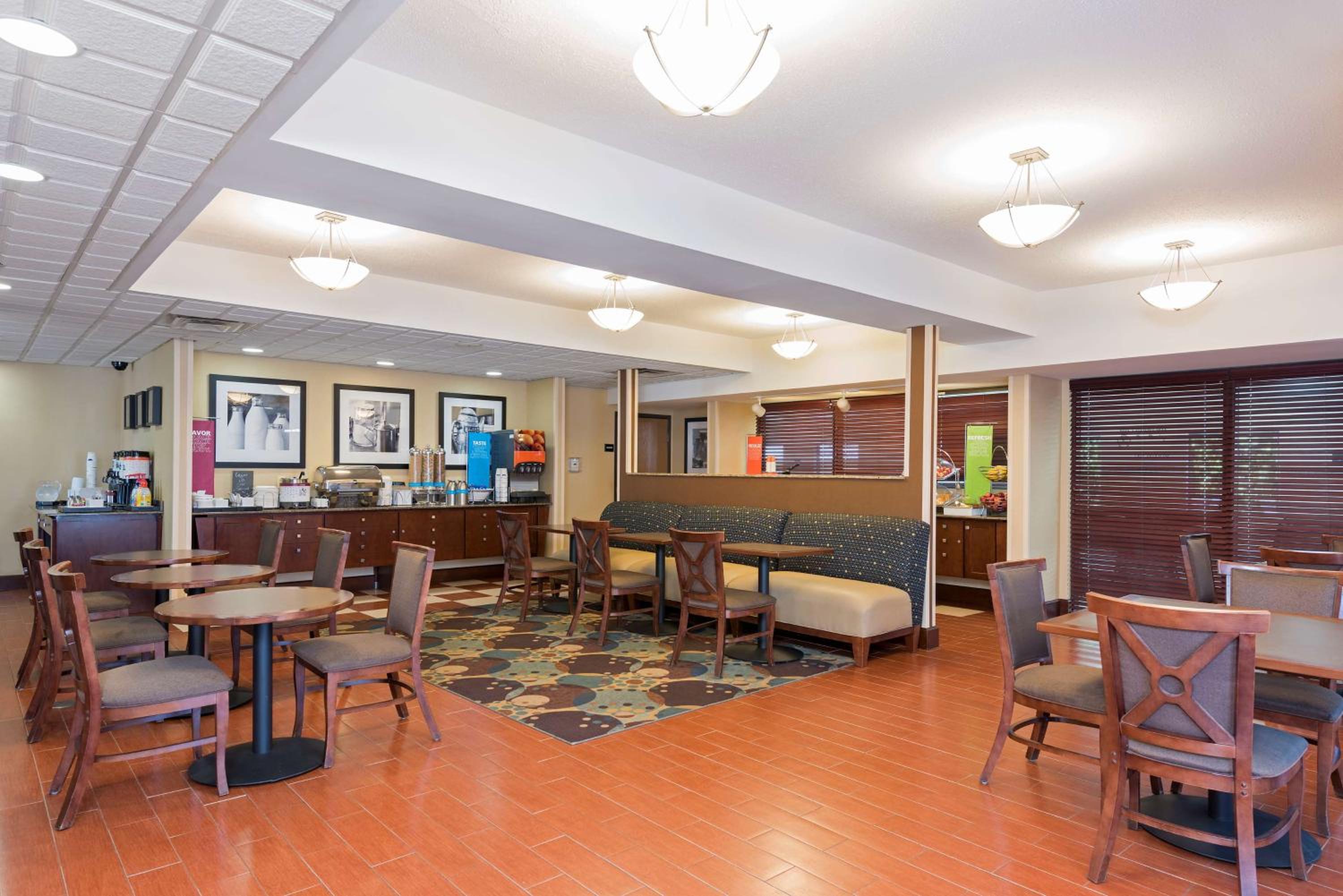 Port Huron Vacations - Hampton Inn Port Huron - Property Image 6