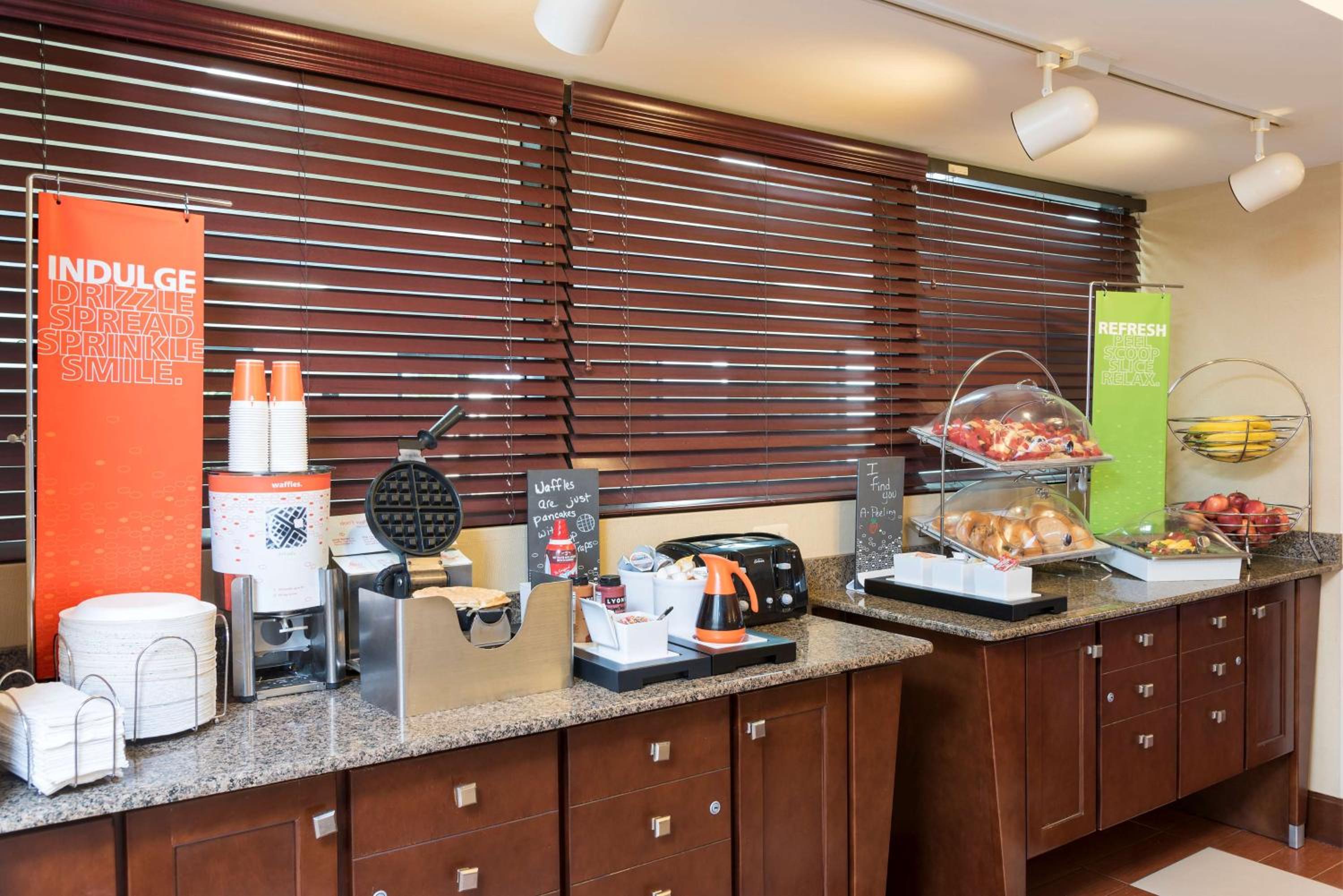 Port Huron Vacations - Hampton Inn Port Huron - Property Image 7