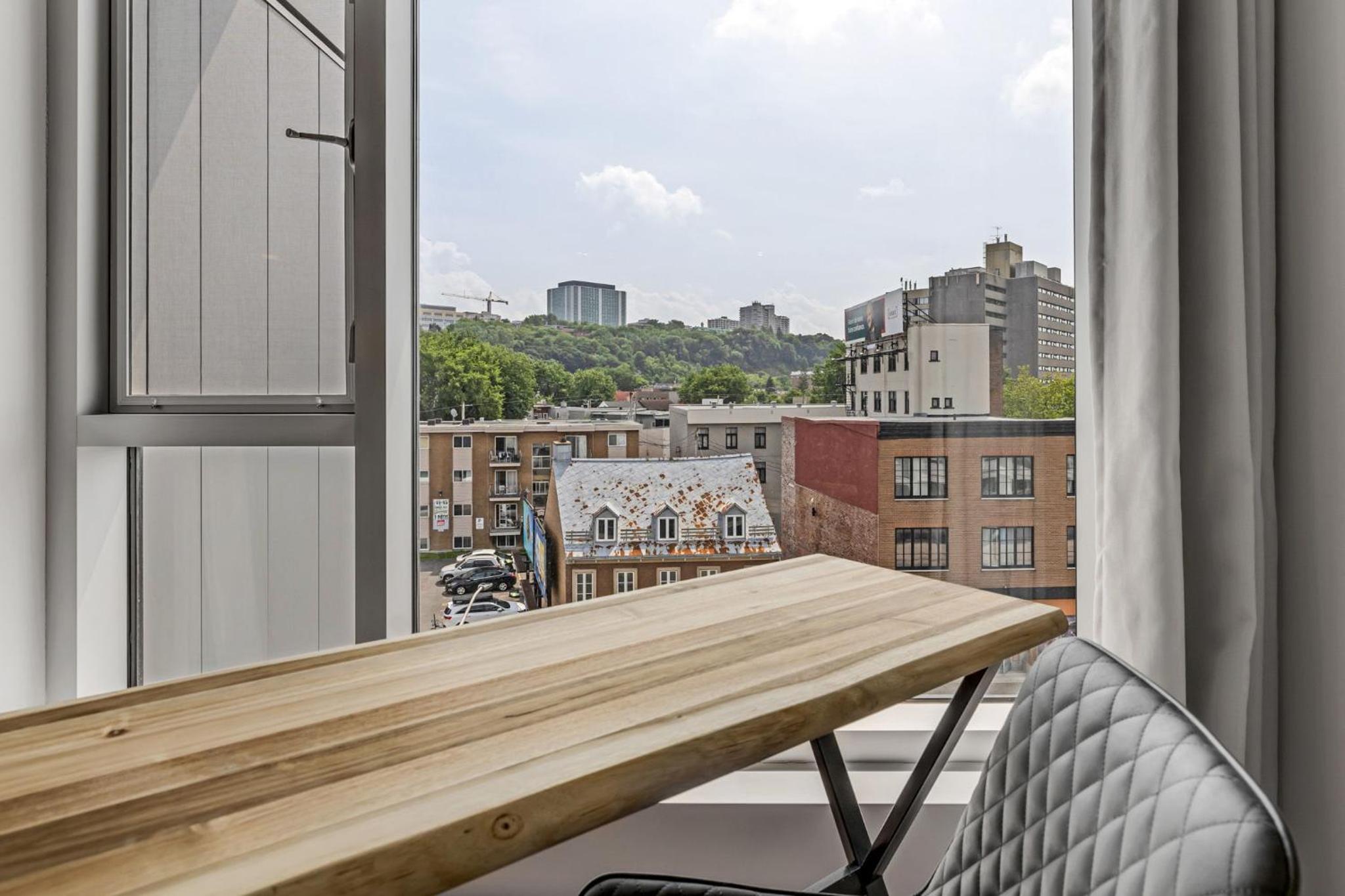 Initial / Spritz / Downtown Qc +STAT