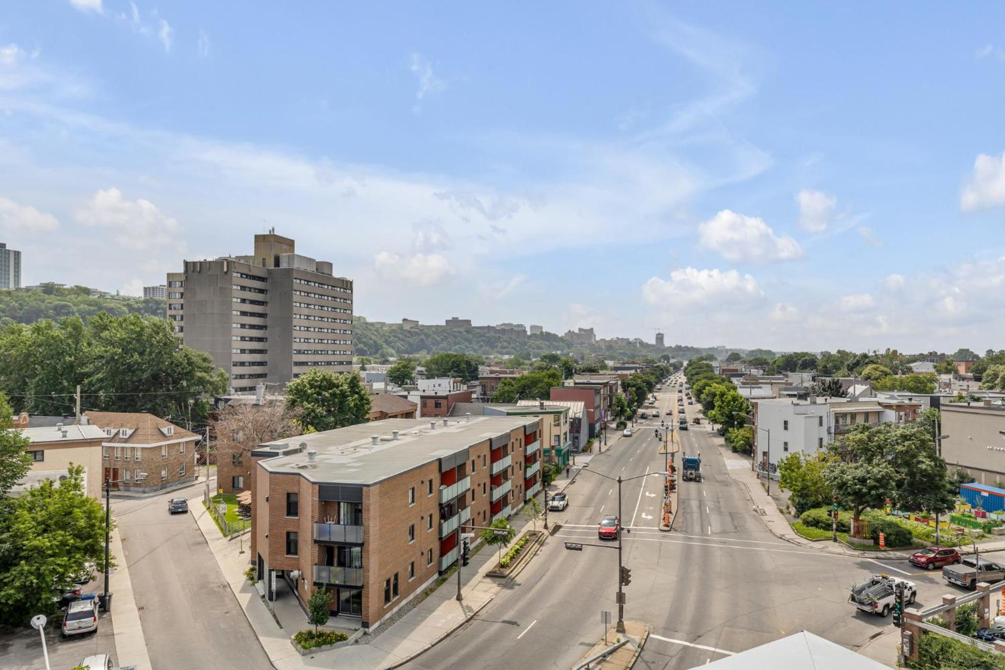 Initial / Spritz / Downtown Qc +STAT