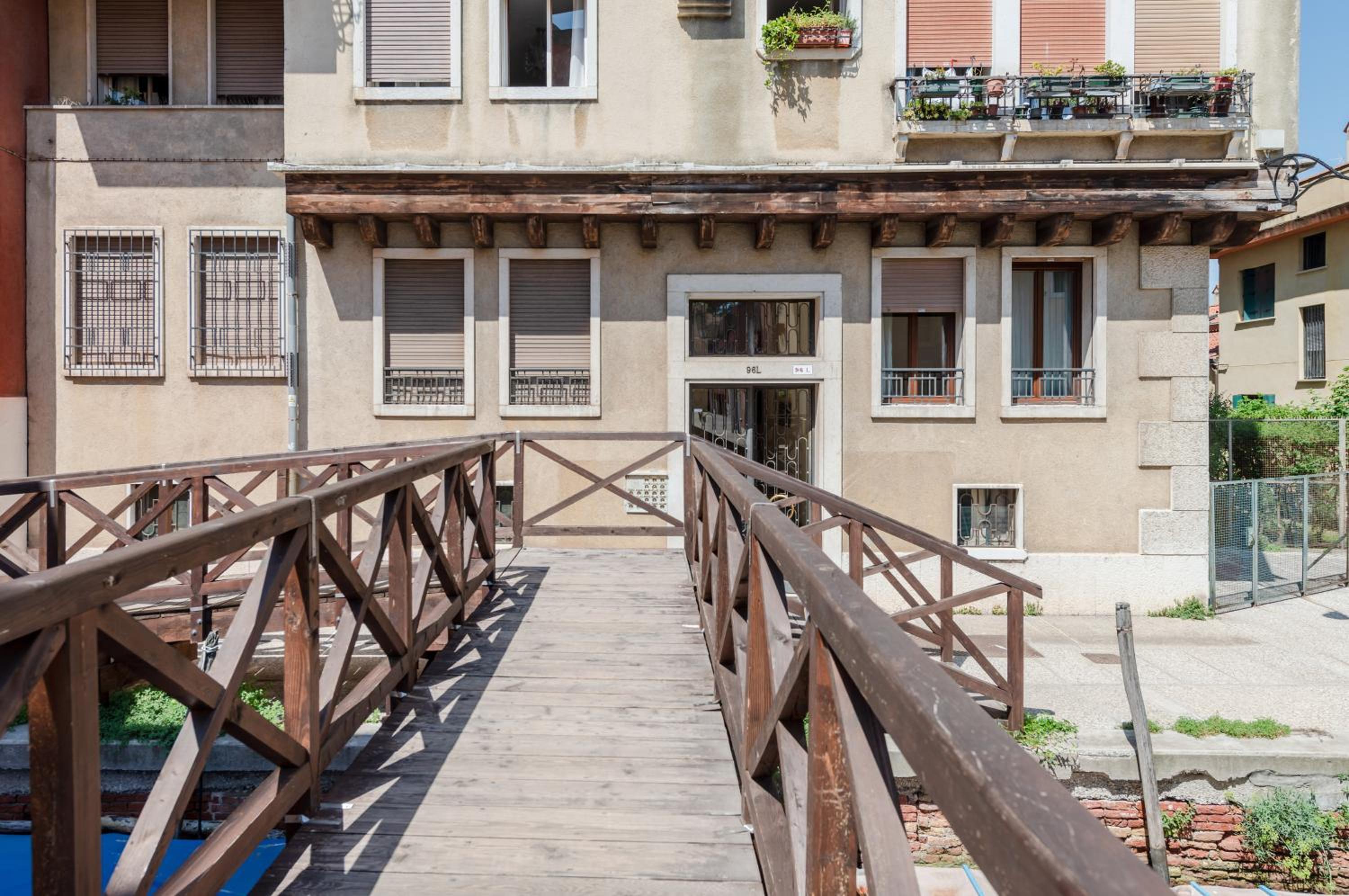 GuestHost - Venezia Santa Lucia Station Lovely Flat!
