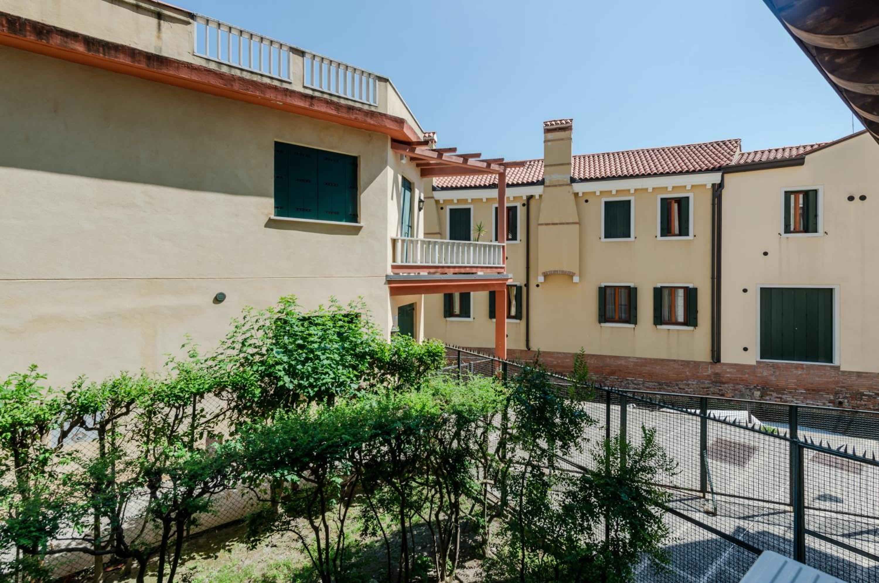 GuestHost - Venezia Santa Lucia Station Lovely Flat!