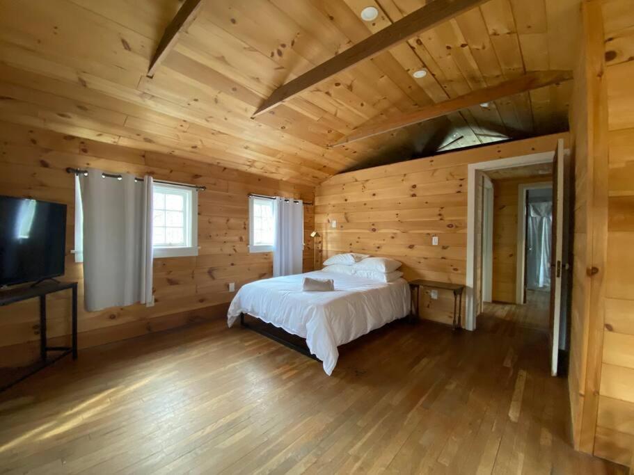 Mountain Farmhouse (The Lorca, Catskills) view 4