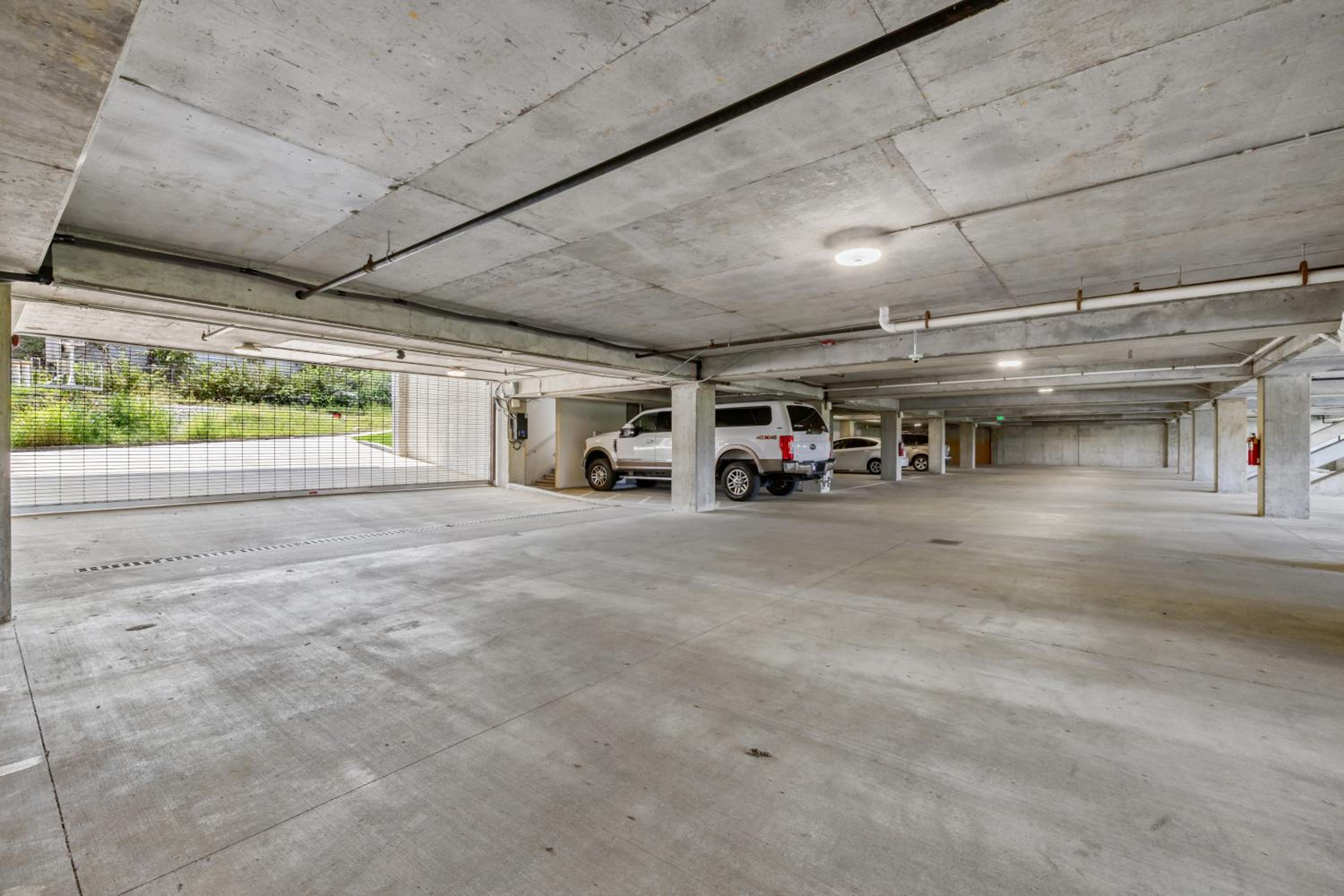 River View 2-Bedroom Apartment with Free Garage Parking view 3
