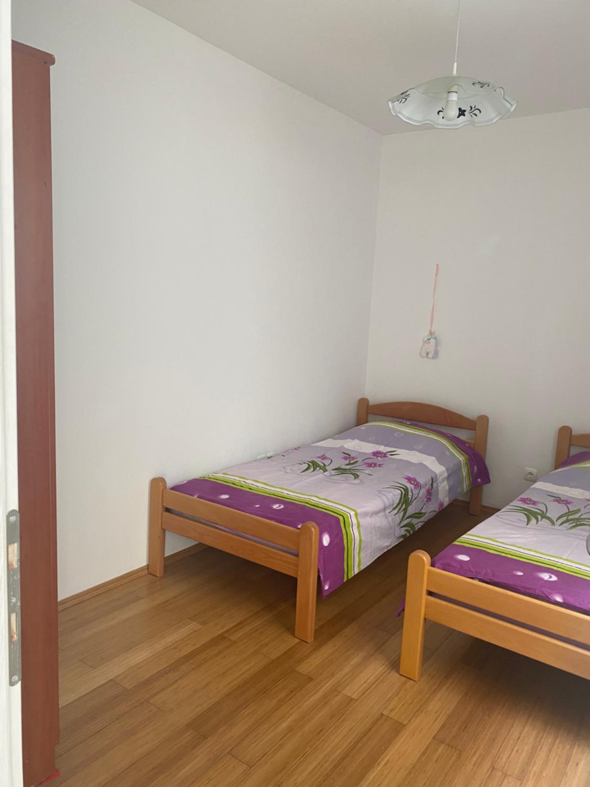 2 bed Comfy Gem: Functional, Ideal Location, Steps to the Beach view 4