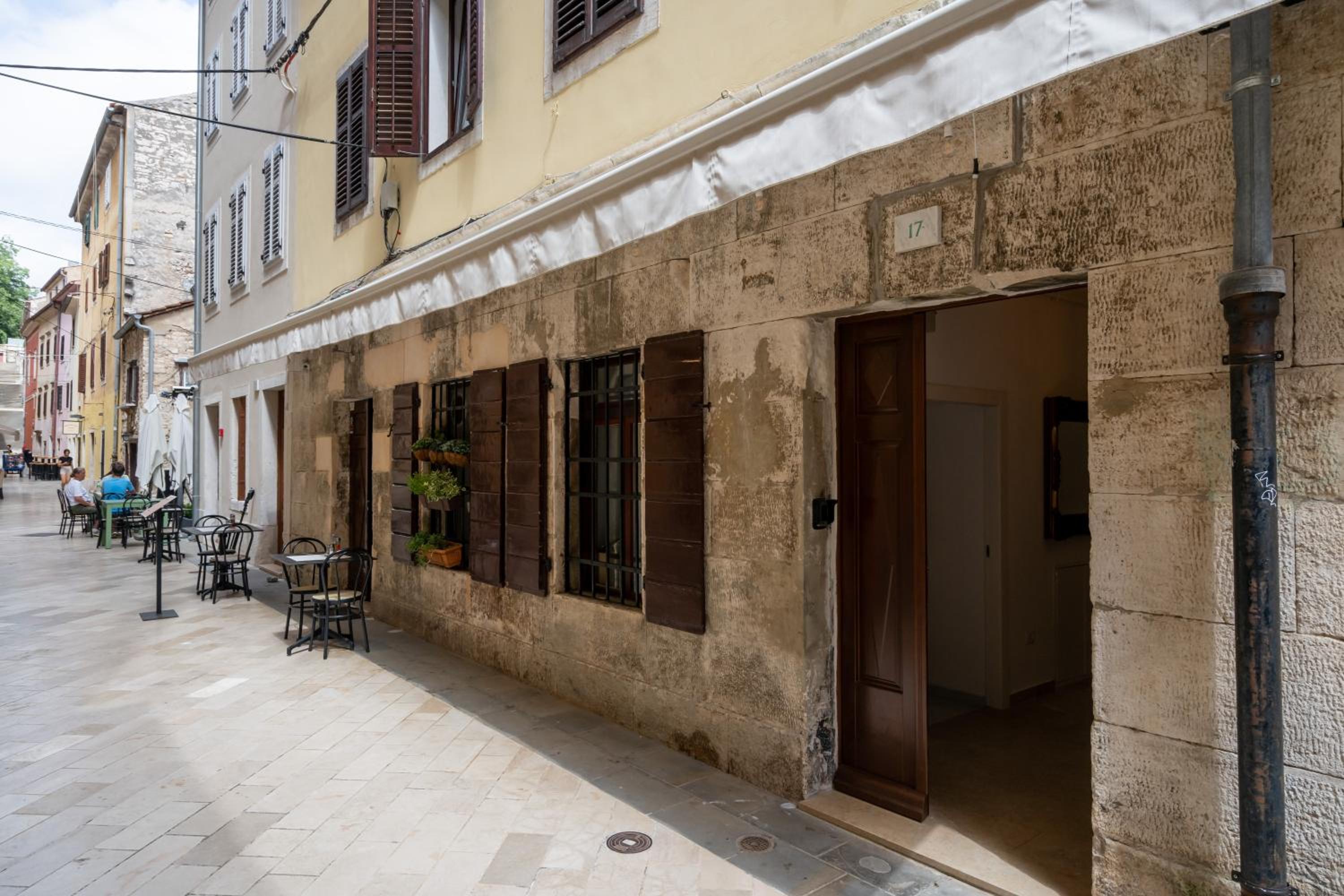 AAA Apartments & Rooms with free private parking view 2