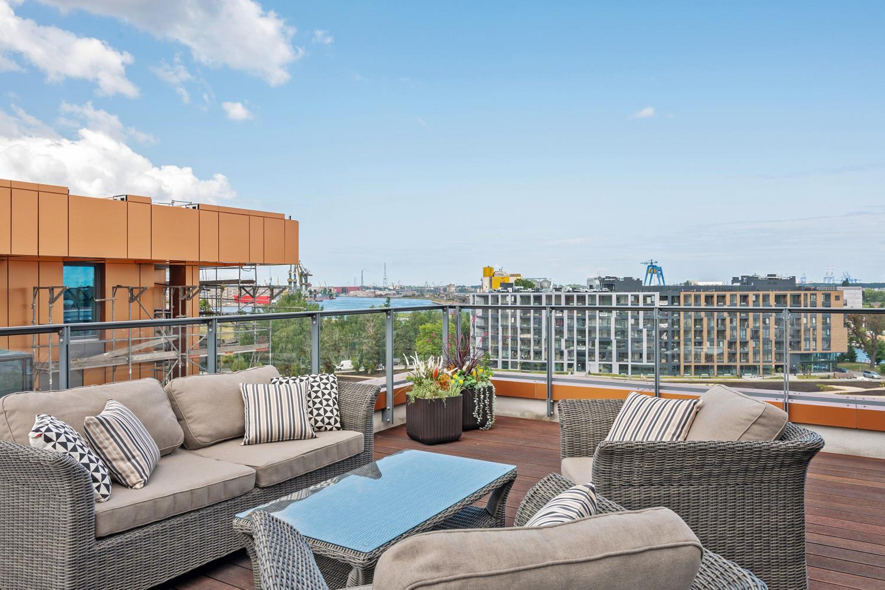 Blue Mandarin Riverside