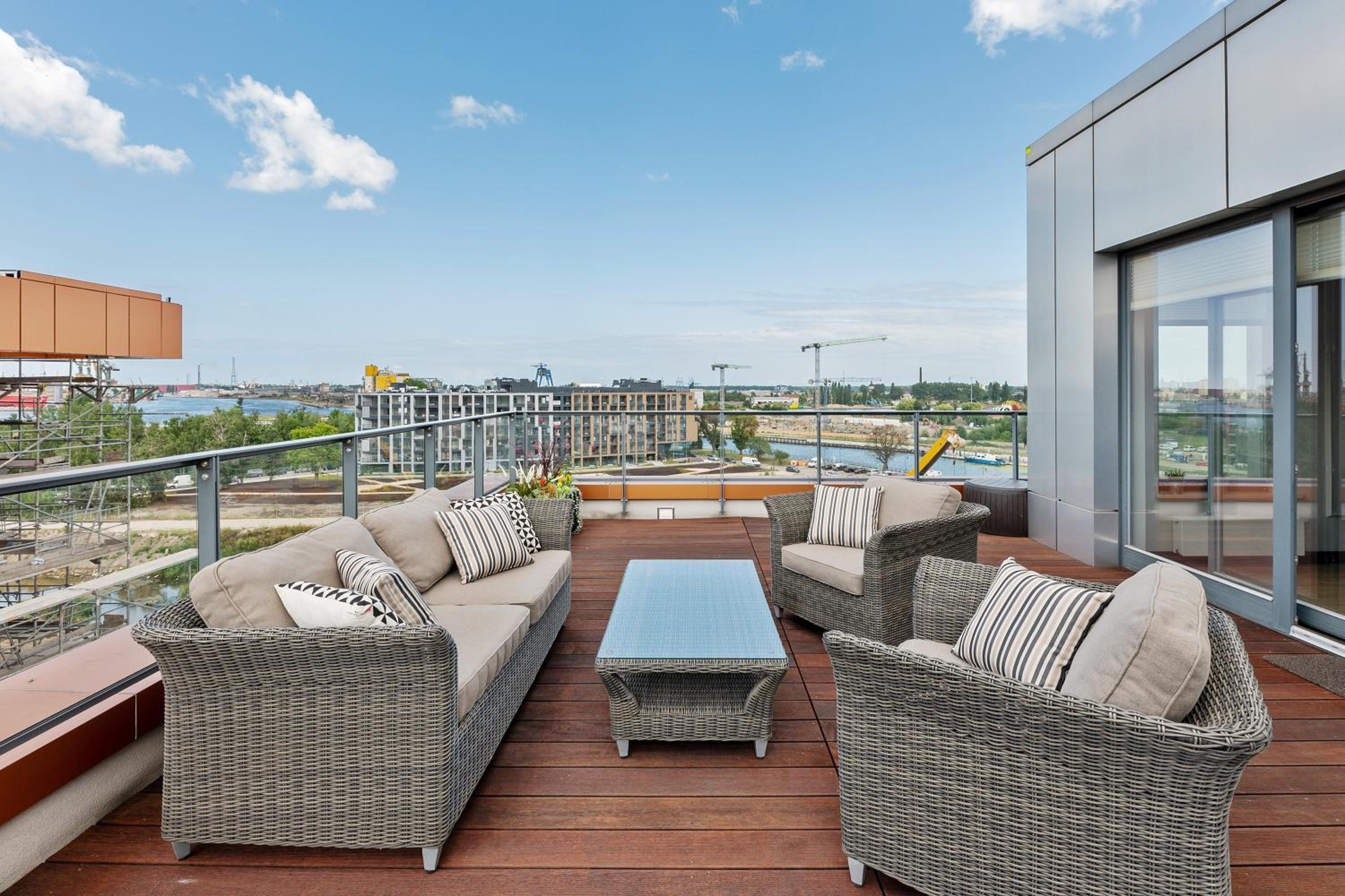 Blue Mandarin Riverside