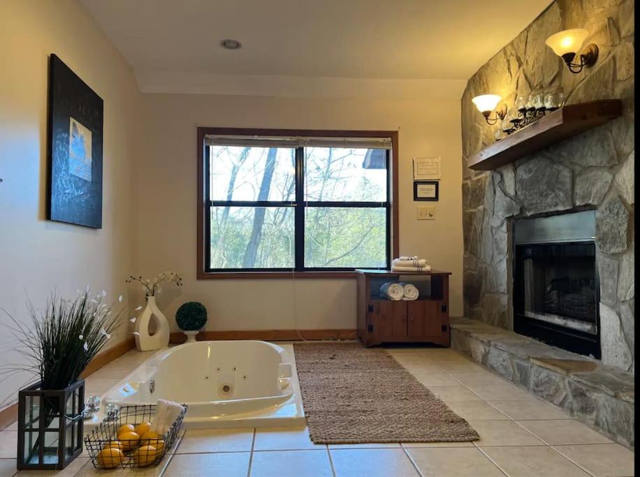 Pet Friendly & Cozy Cabin w/ Hot Tub & Fireplace - Anna view 3