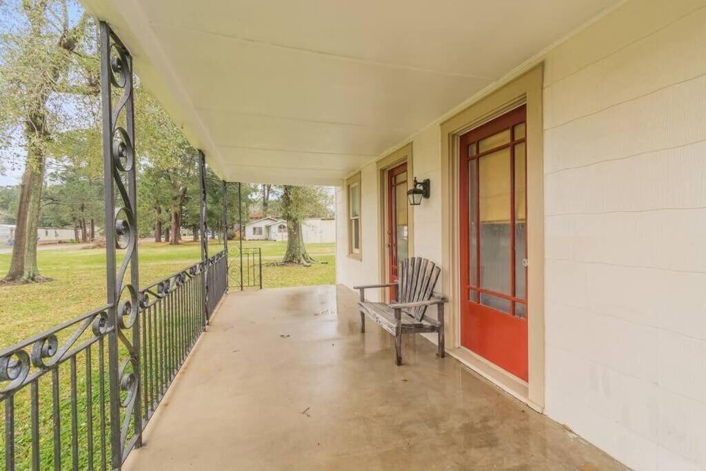 Ella's Vintage Cottage near Cajun field