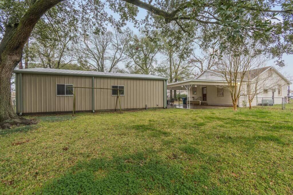Ella's Vintage Cottage near Cajun field